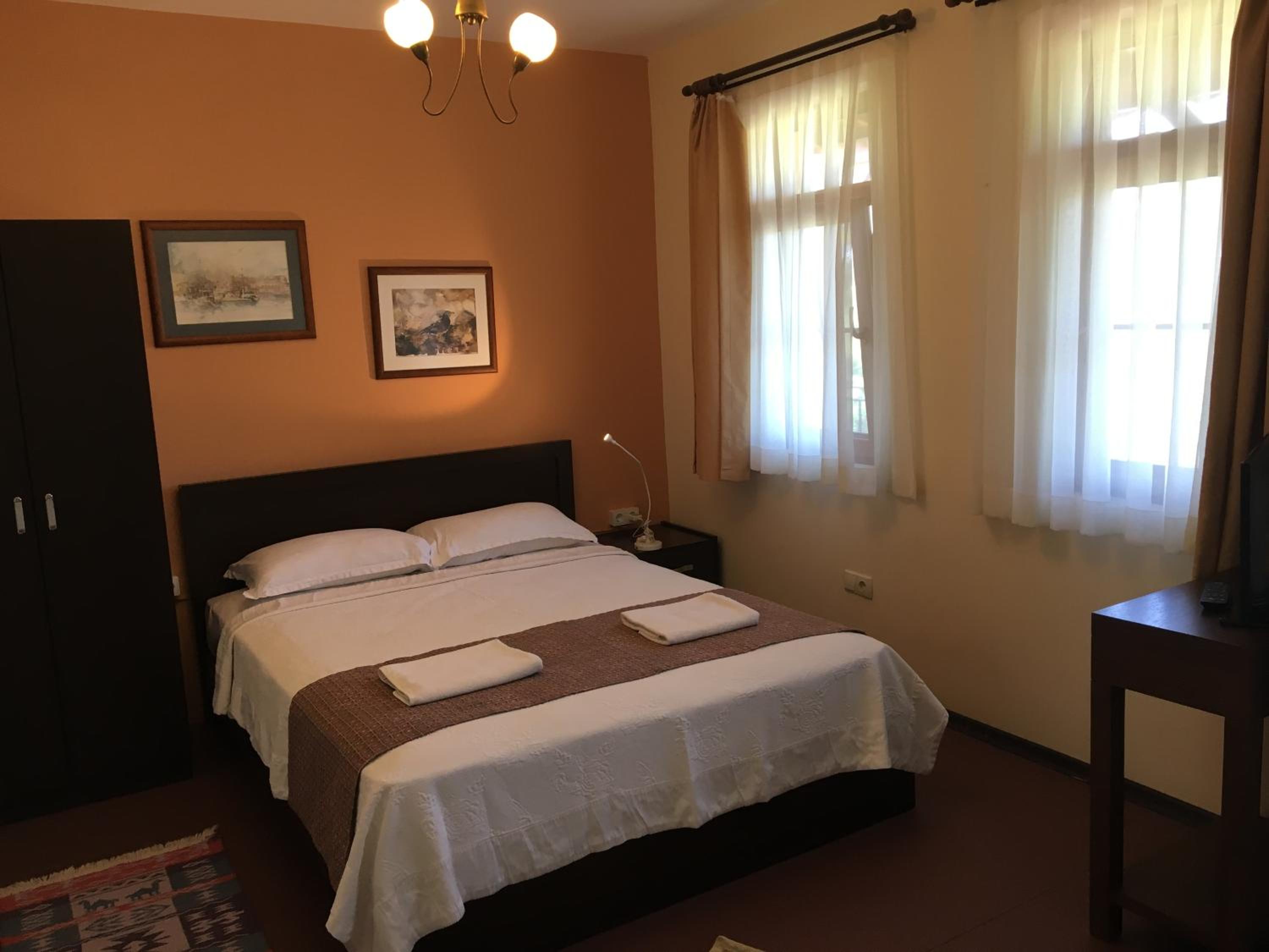 Economy Triple Room photo 1