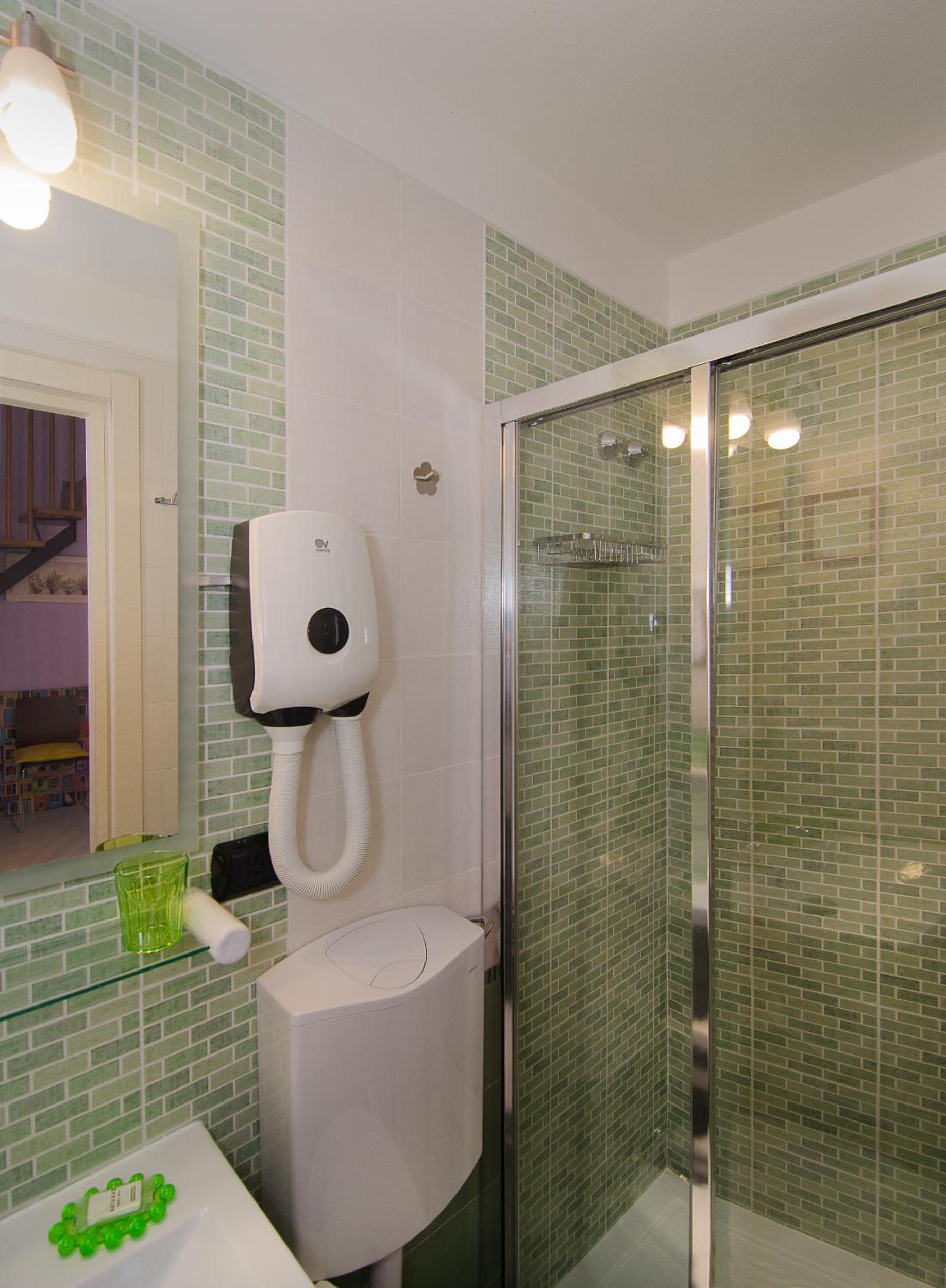 Double or Twin Room - Photo 9