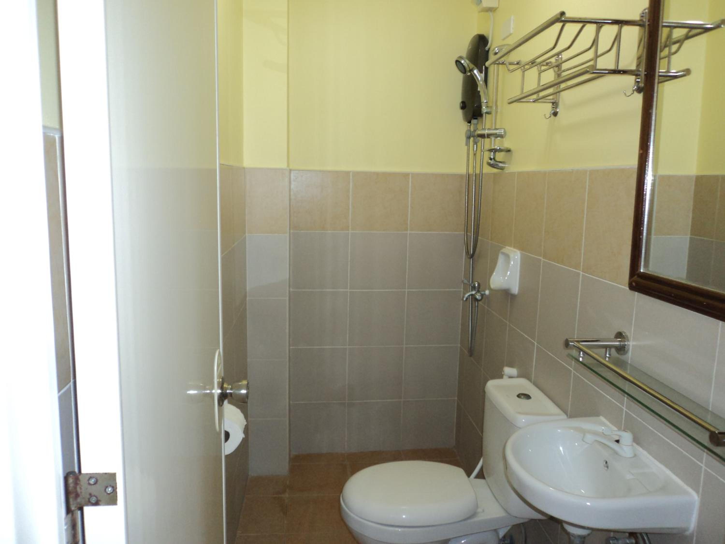 Family Room with Shower - Photo 3