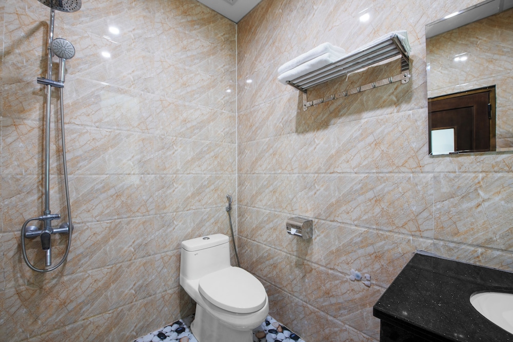 Superior Twin Room, 1 Bedroom, Private Bathroom, City View photo 2