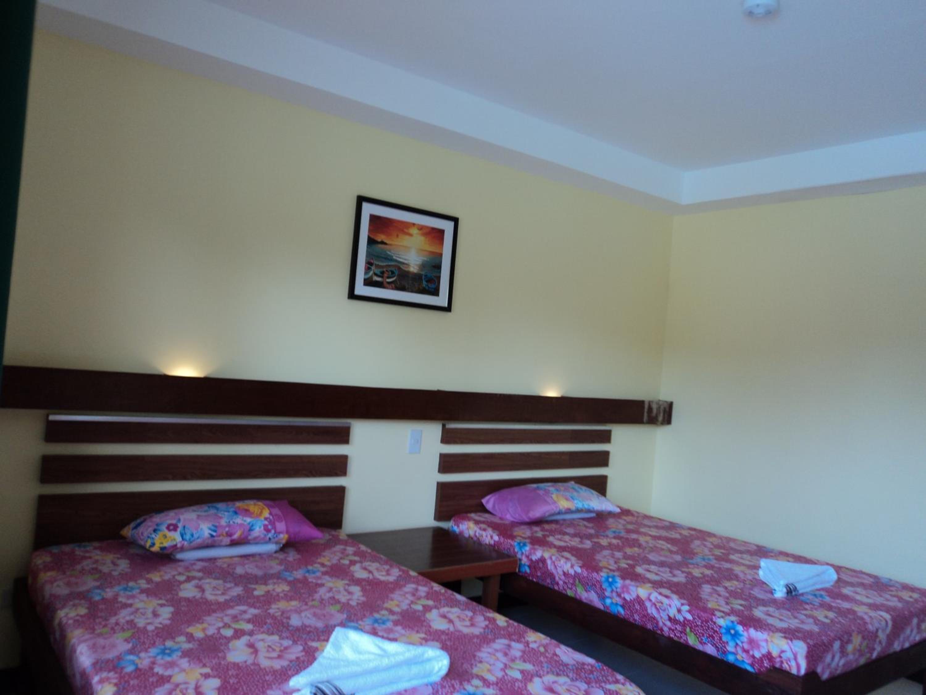 Twin Room with Pool View - Photo 6
