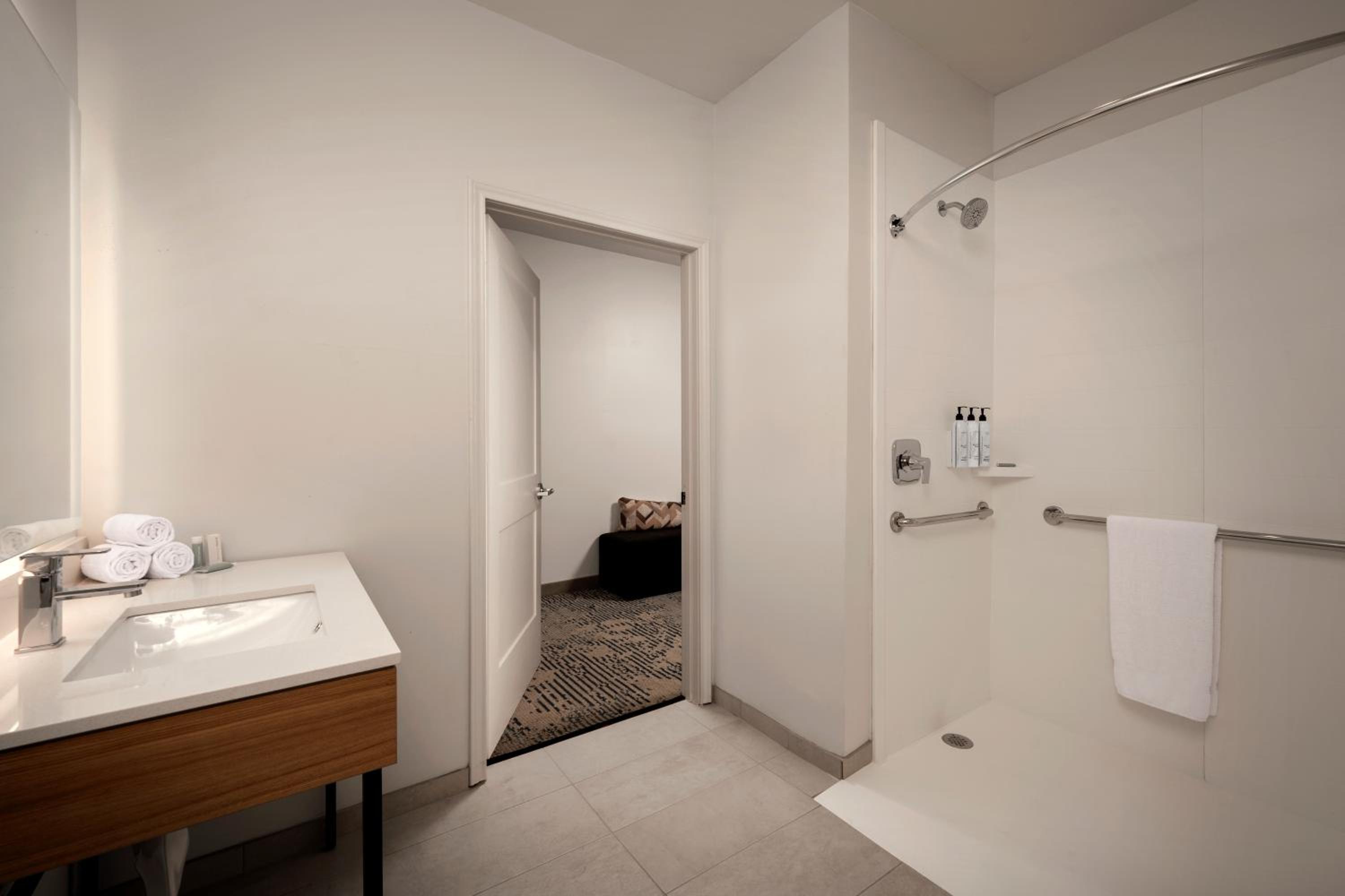 Double Queen Suite, Suite, 2 Queen, Sofa bed (Mobility &amp; Hearing Accessible w/ Roll-in Shower) - Photo 2