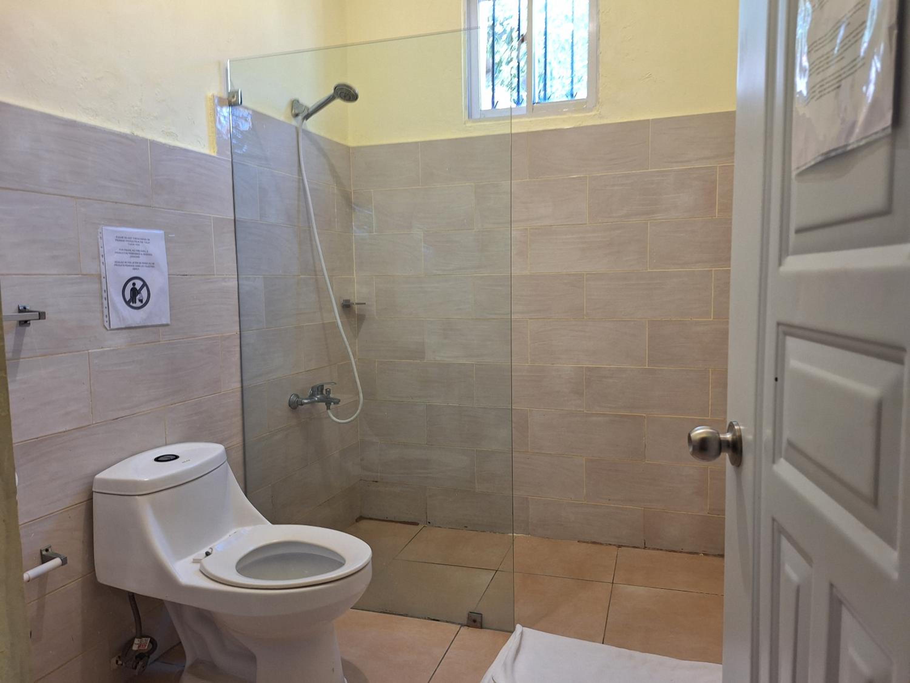 Quadruple Room with Private Bathroom photo 2