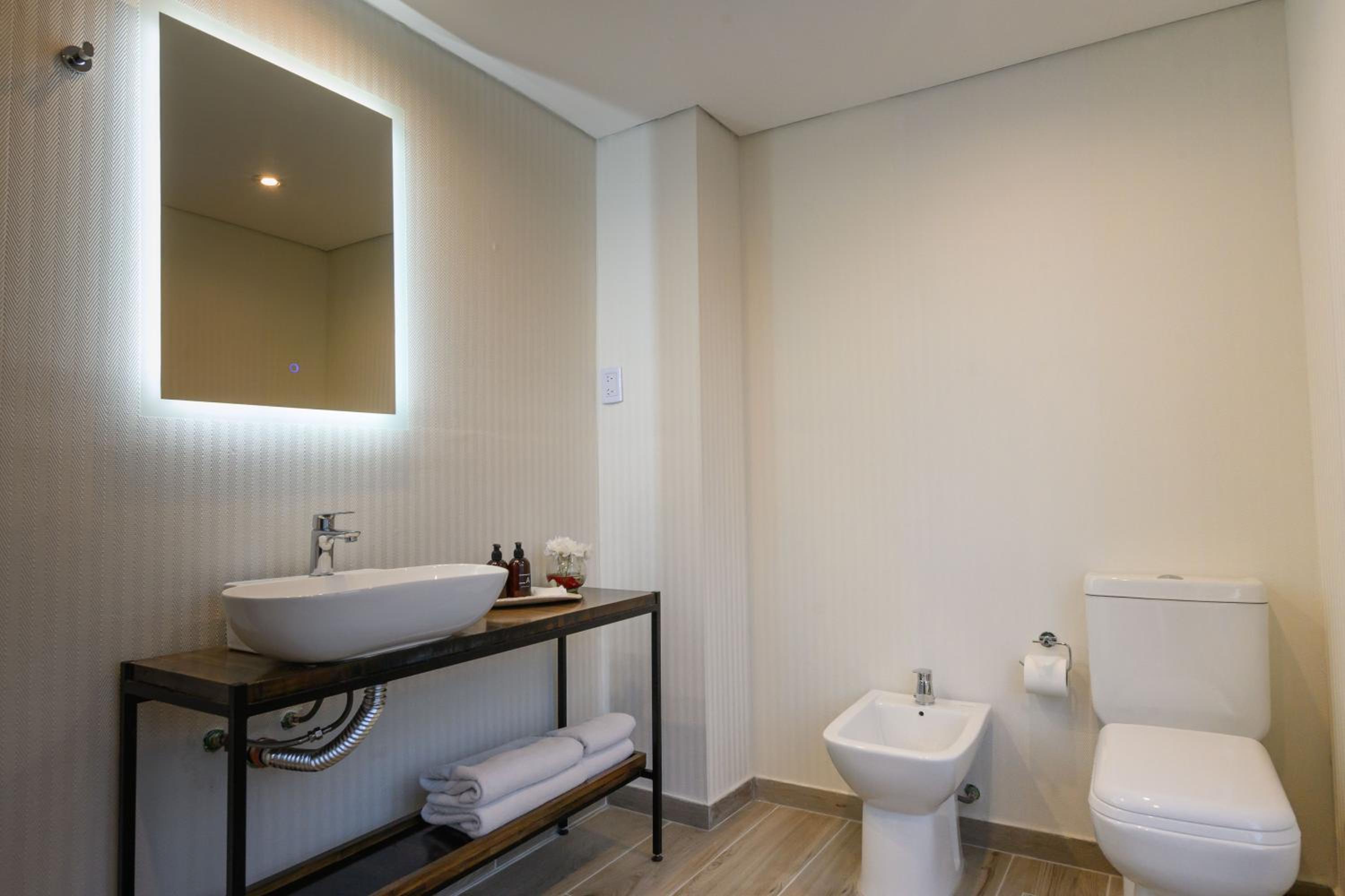 Midtown Boutique Hotel — Family Room with Private Bathroom