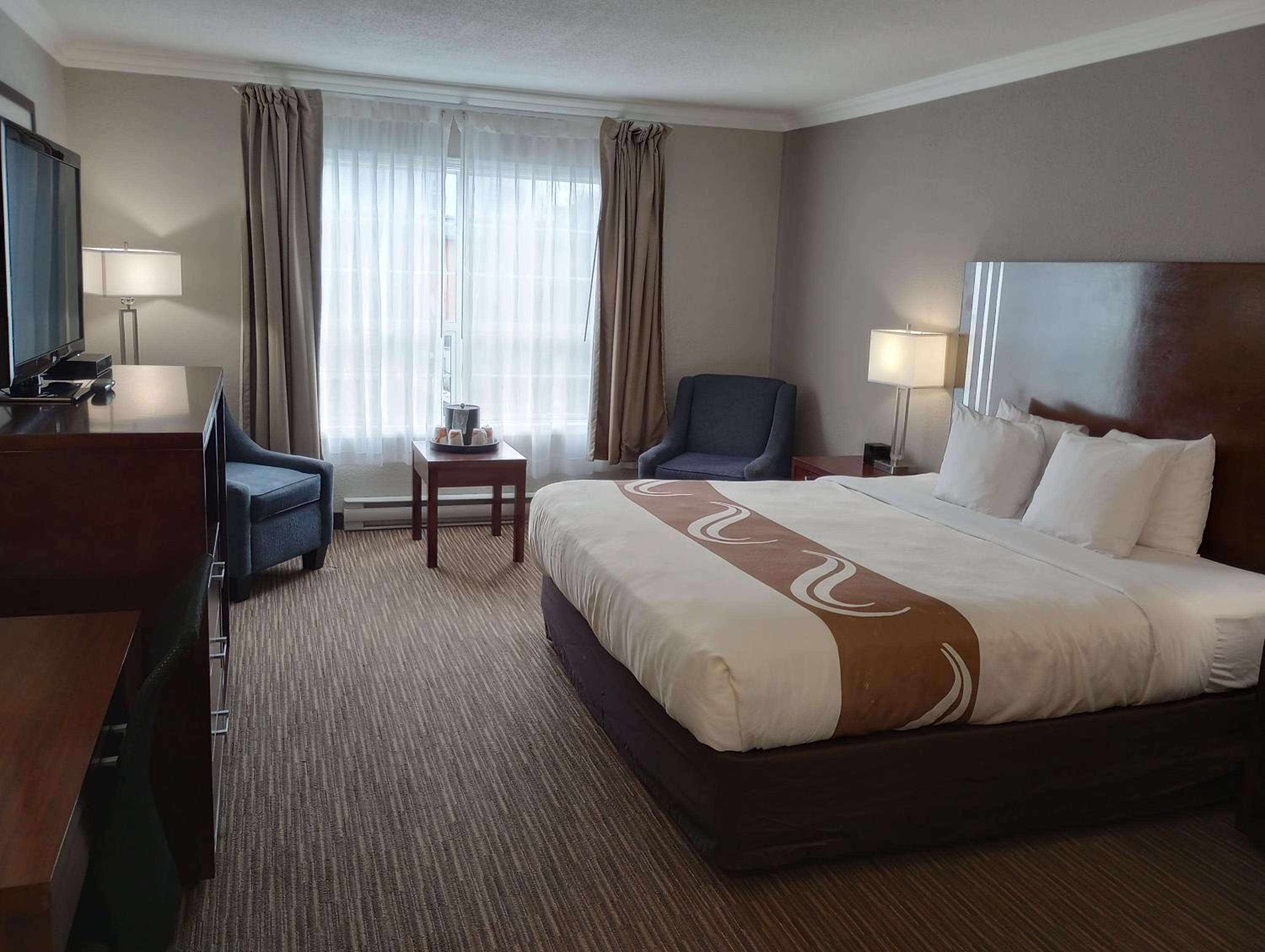 Superior King Room - Non-Smoking - Photo 4