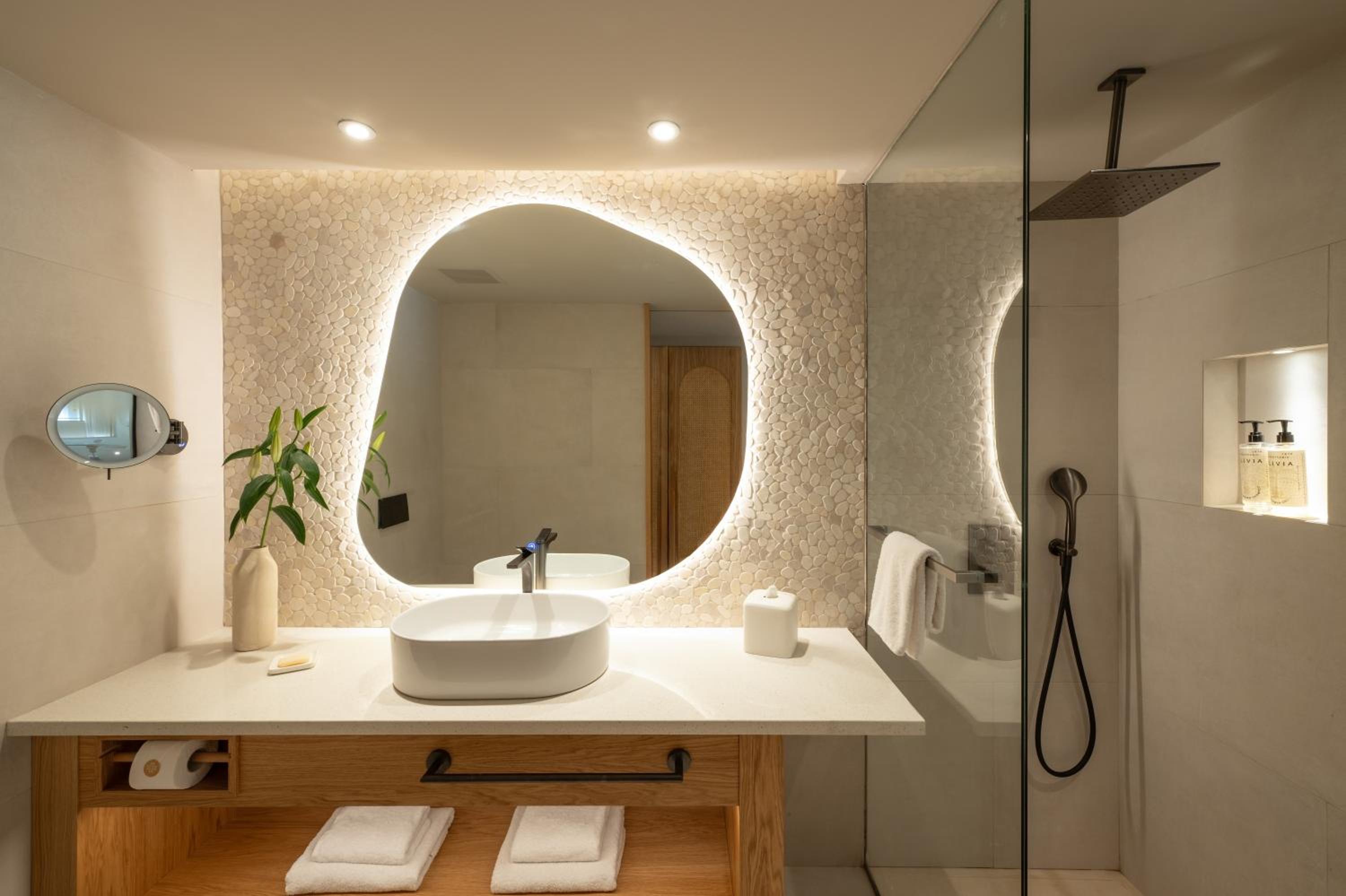 Double Room with Spa Bath photo 2