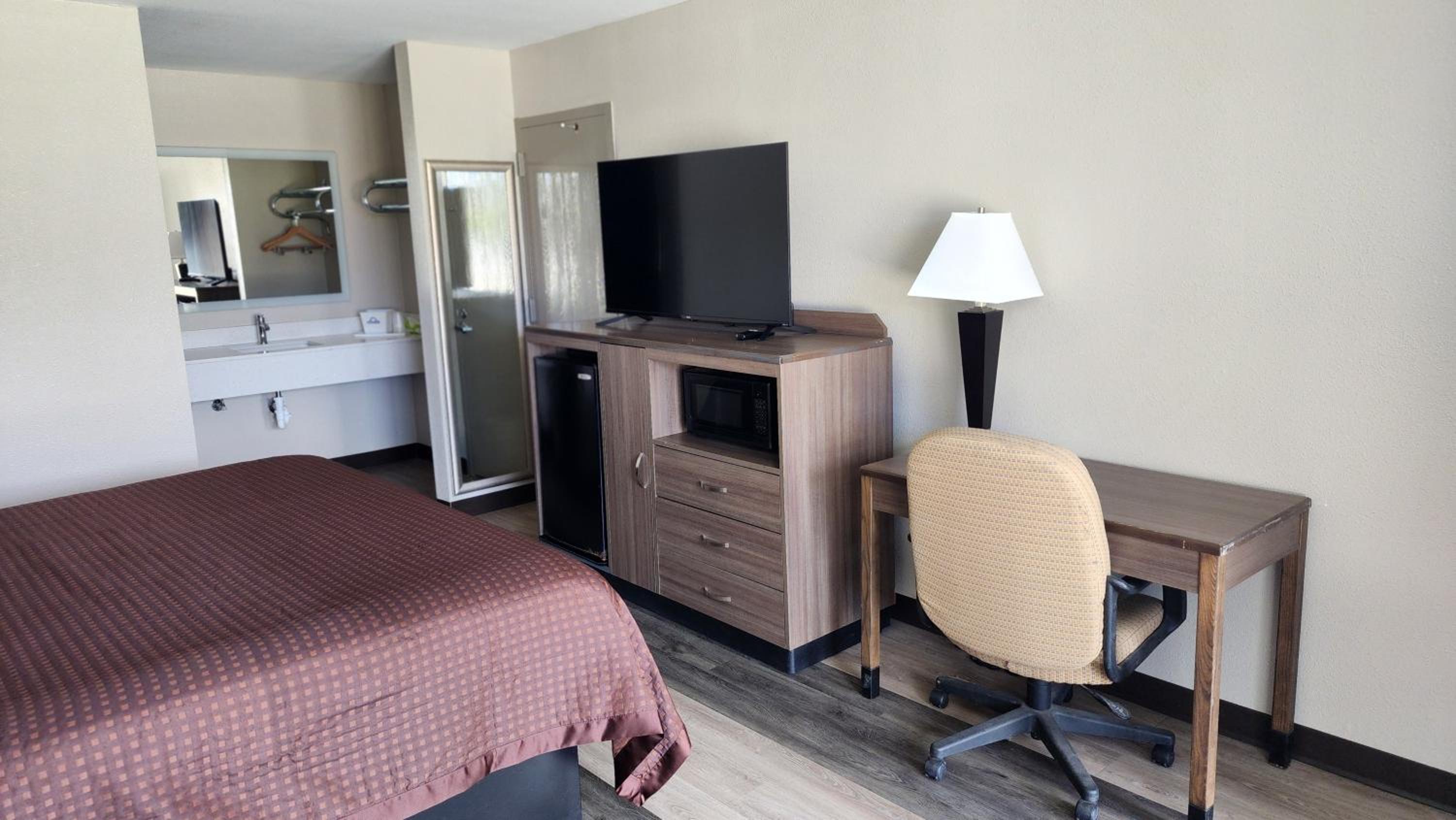 King Room - Non-Smoking - Photo 6