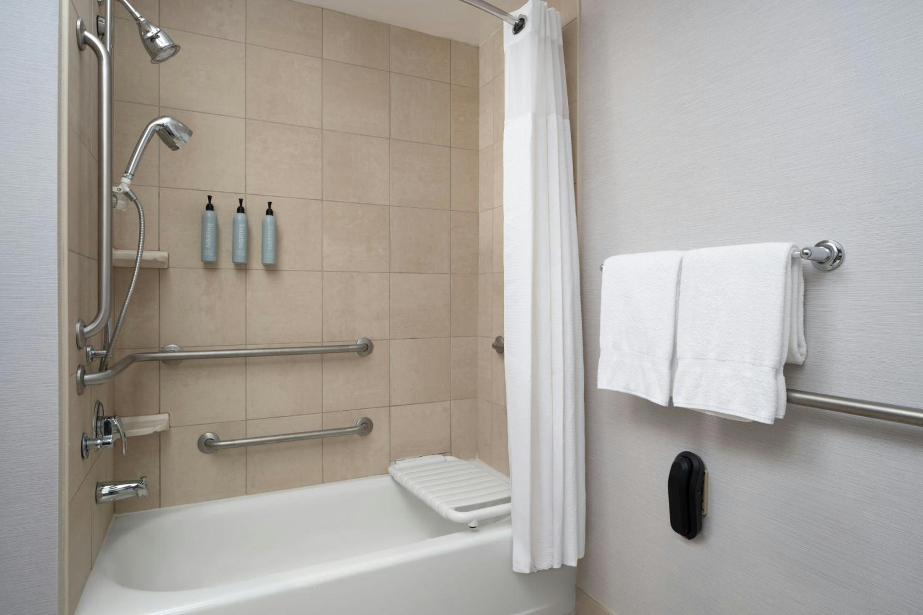 Queen Room with Two Queen Beds - Hearing Accessible - Photo 5