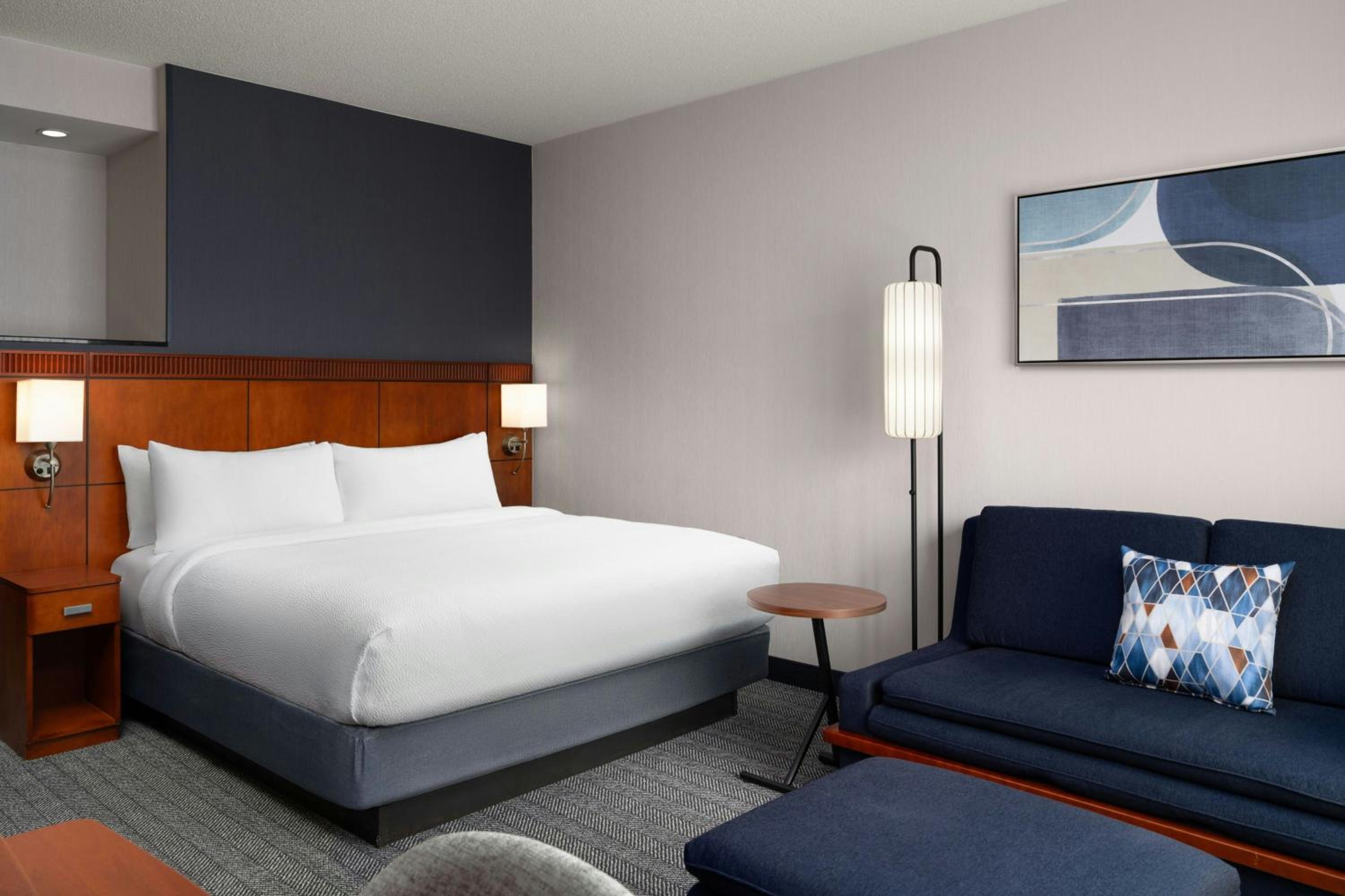 King Room with Courtyard View and Sofa Bed photo 1