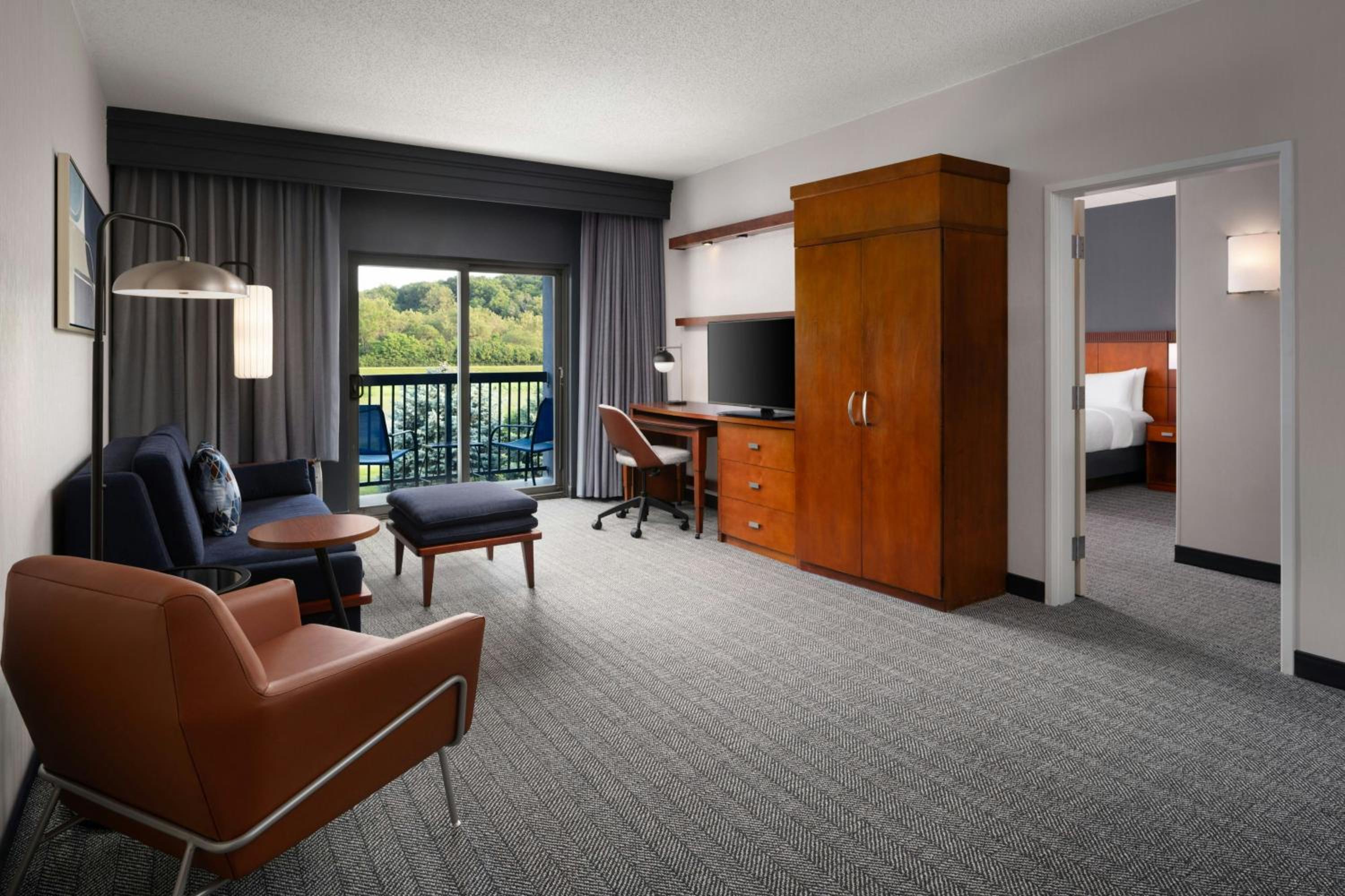 One-Bedroom King Suite with Courtyard View and Sofa Bed - Photo 1