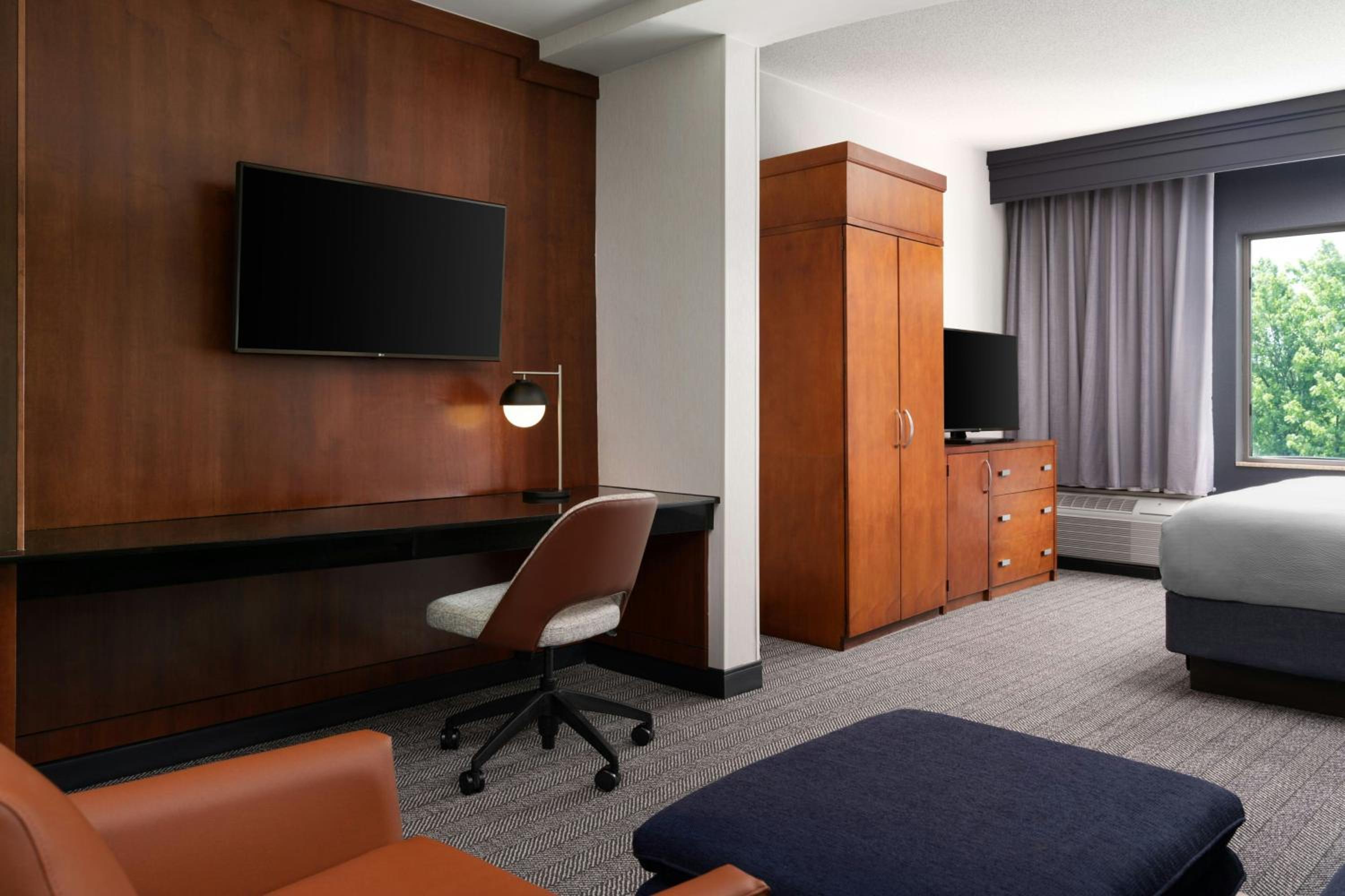 Studio with King Bed, Courtyard View and Sofa Bed - Photo 3