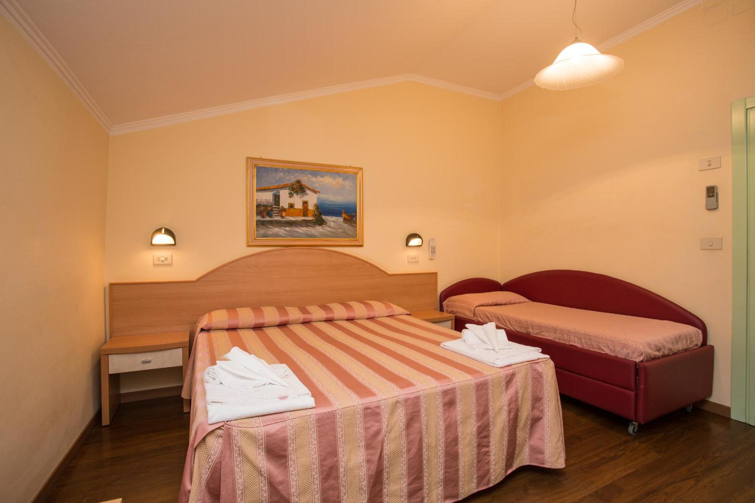 Triple Room with Balcony photo 2