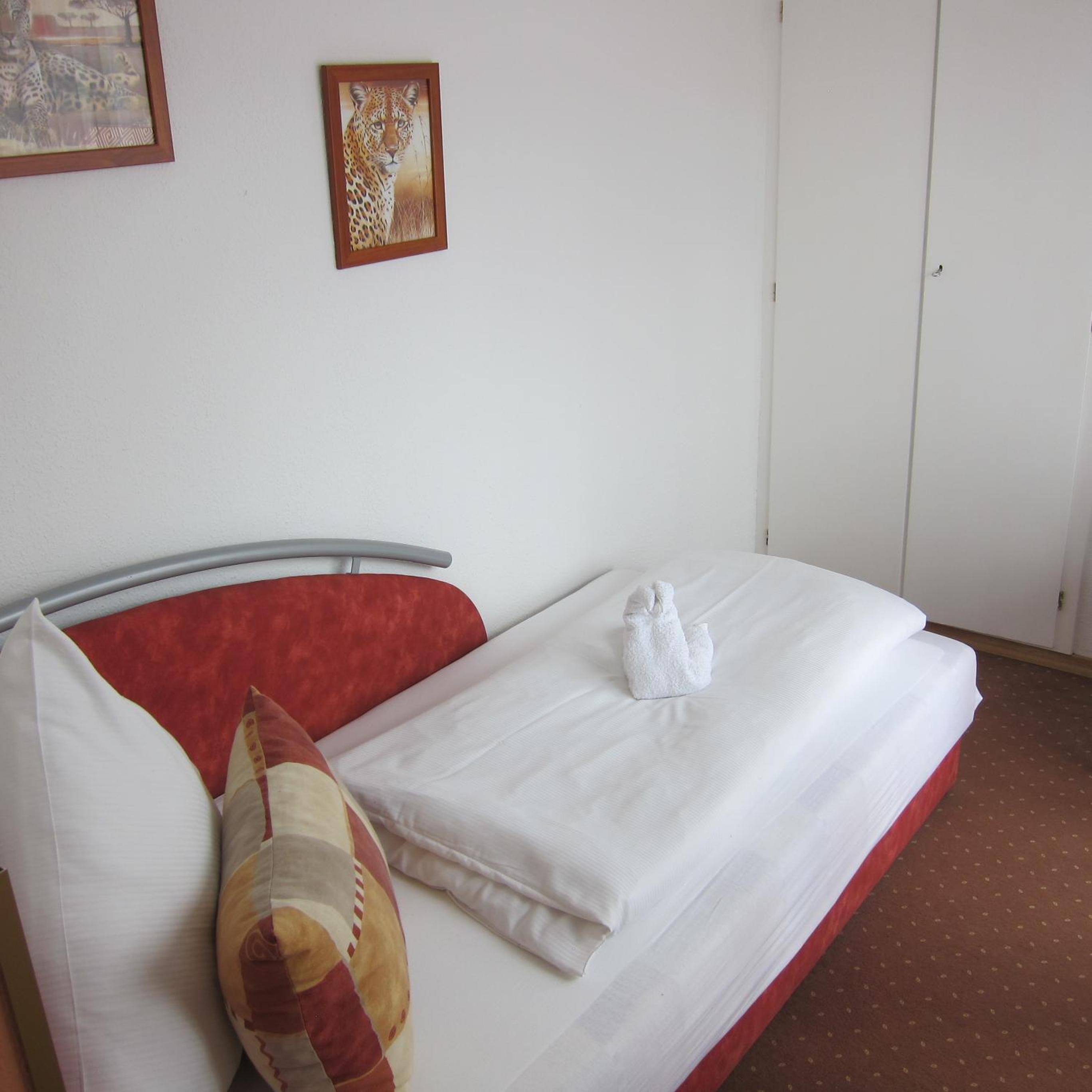 Basic Triple Room photo 3