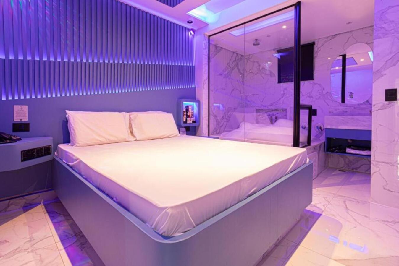 King Suite photo 2