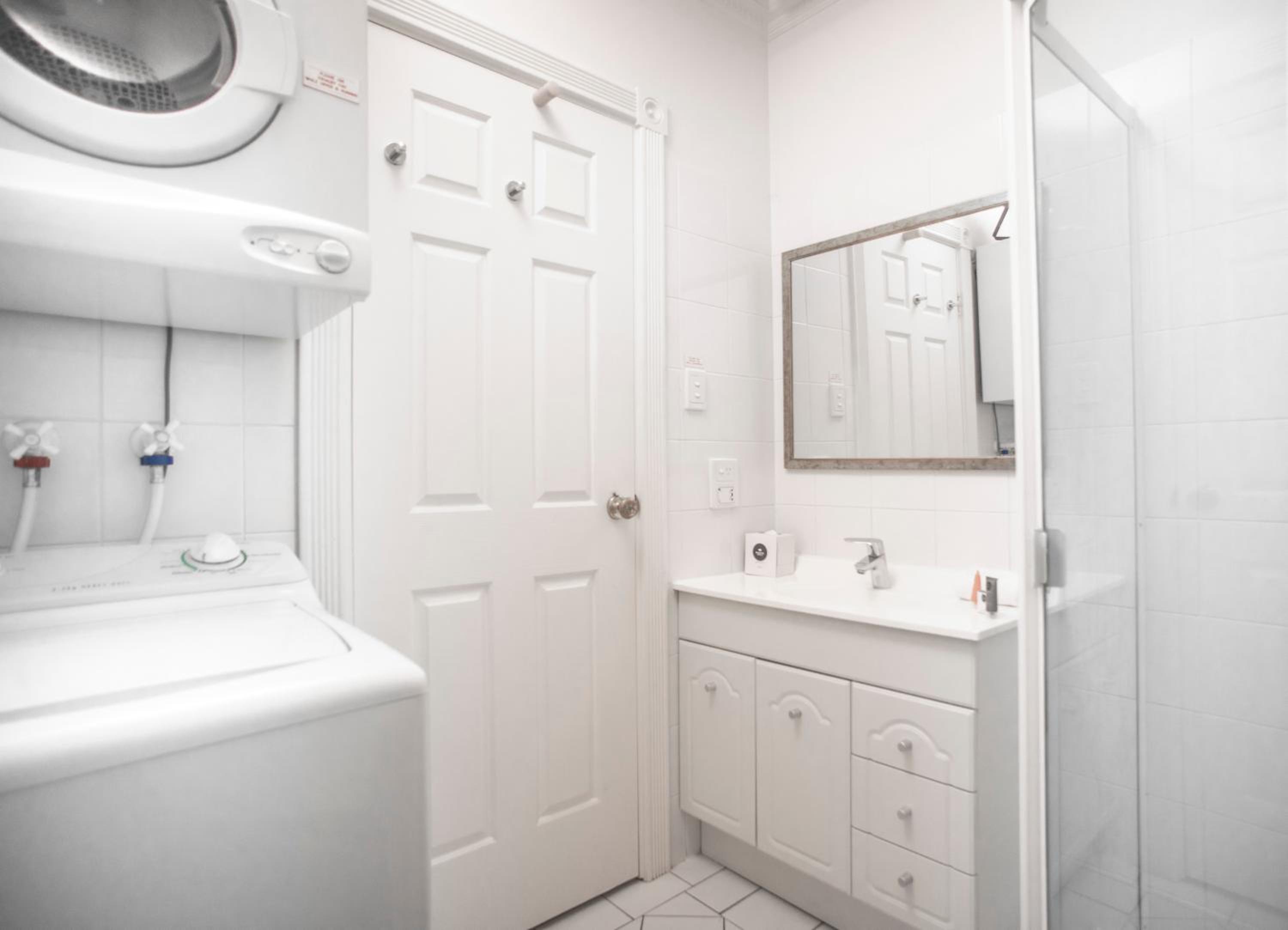 Classic One-Bedroom Apartment with King Bed
