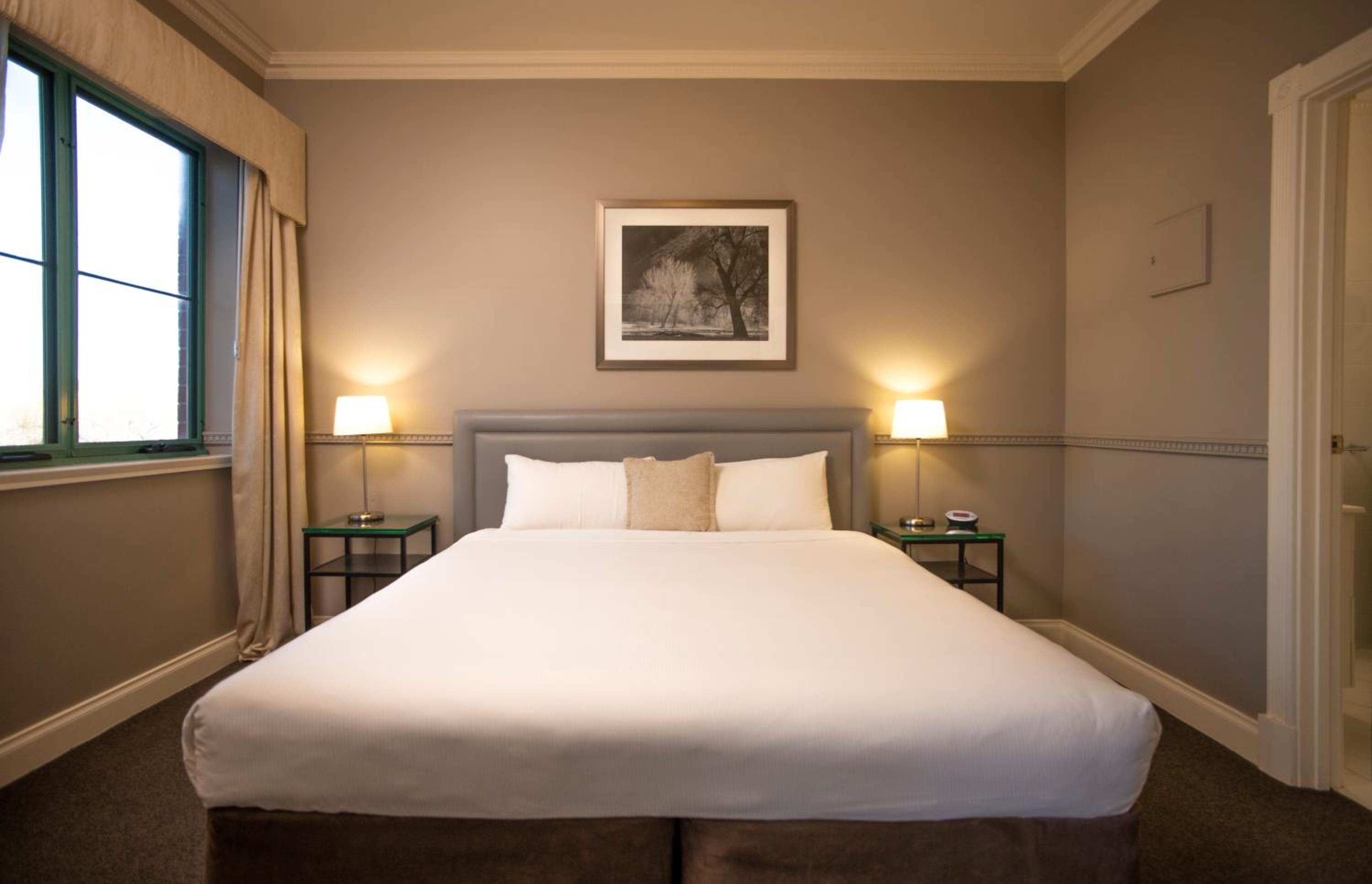 Classic One-Bedroom Apartment with King Bed
