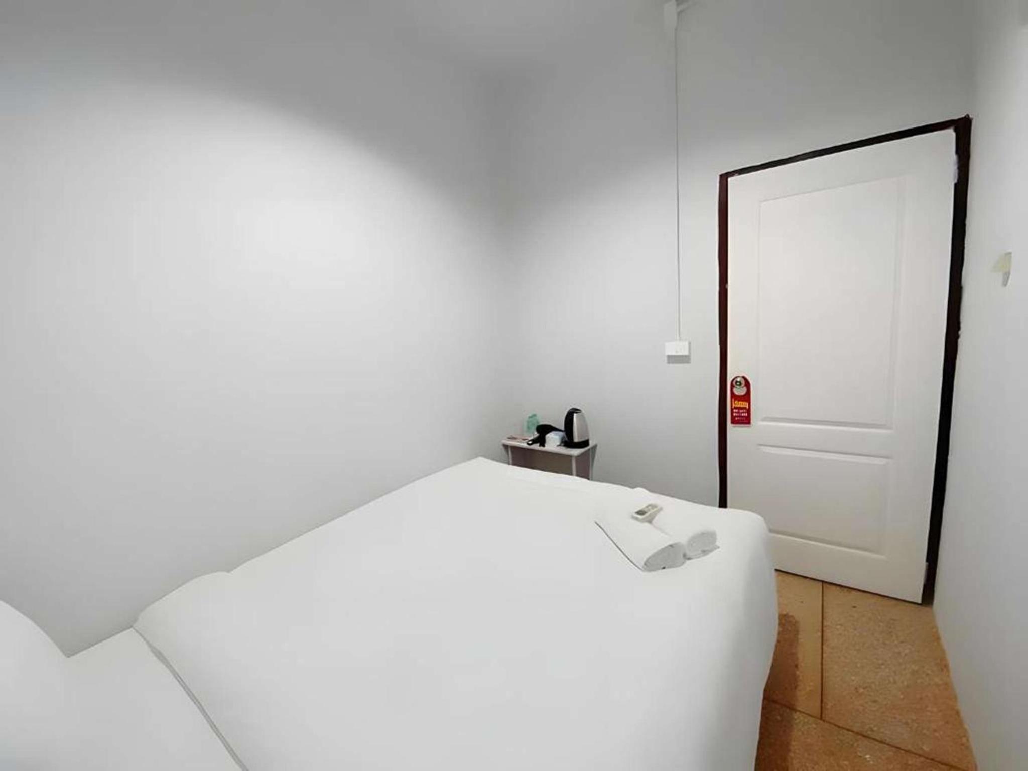 Standard Double Room with Shared Bathroom photo 2