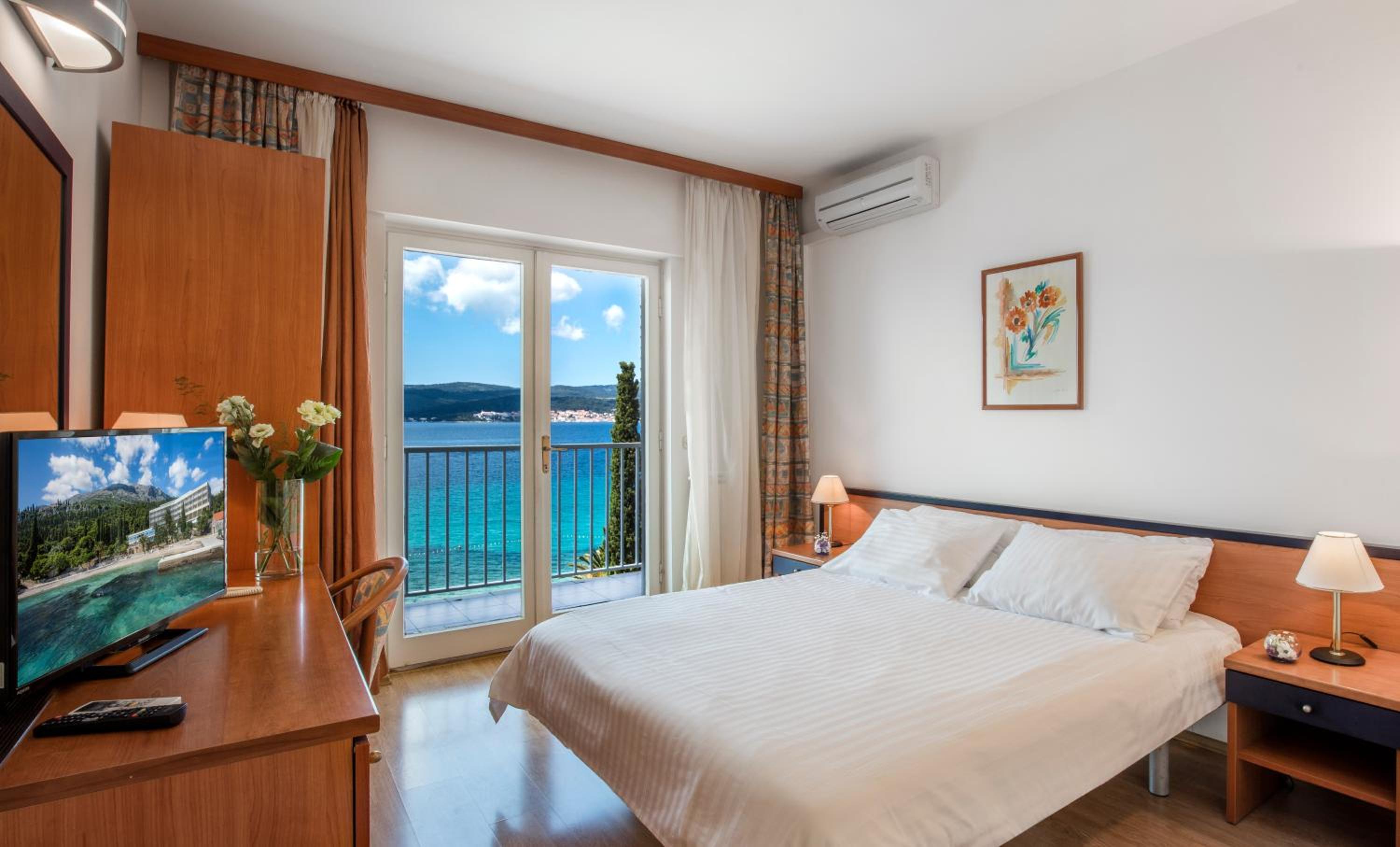 Superior Double Room with Balcony, Sea View and Extra Bed