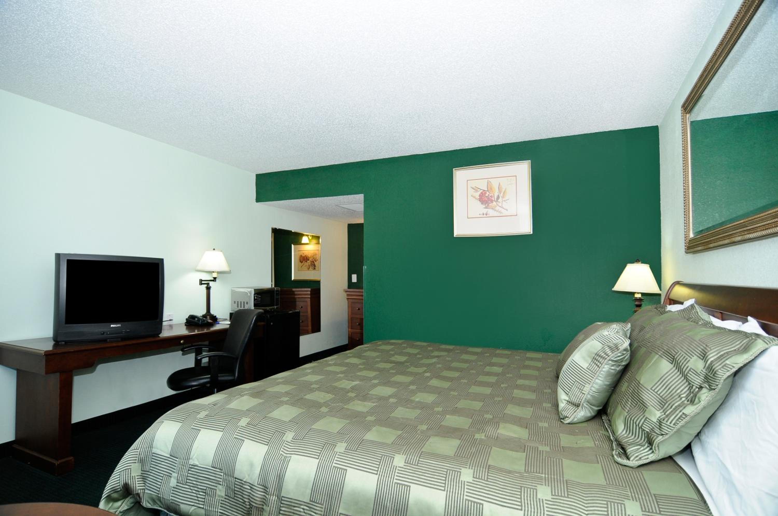 King Room - Disability Access - Non-Smoking - Photo 6