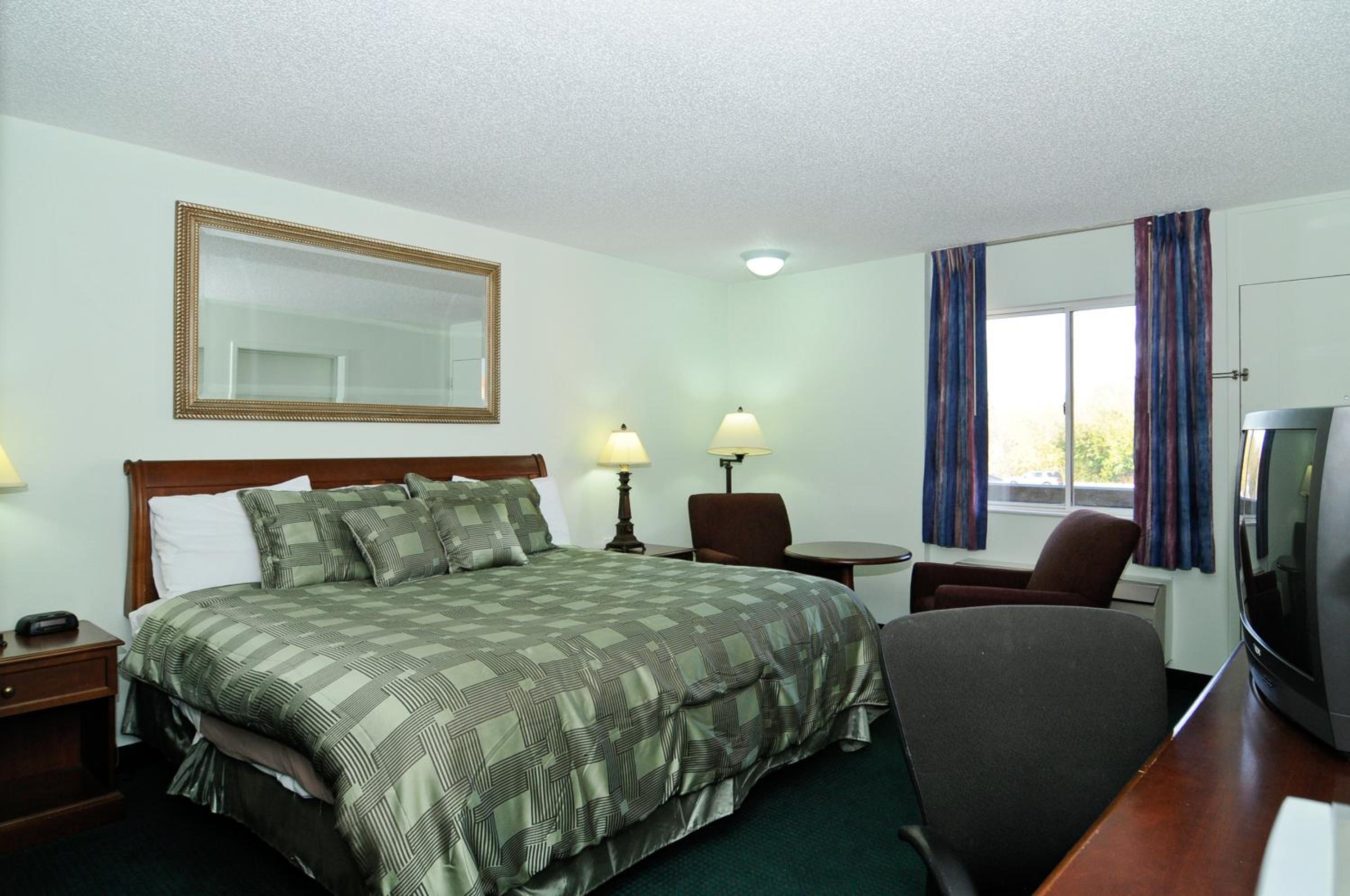 King Room - Disability Access - Non-Smoking - Photo 11