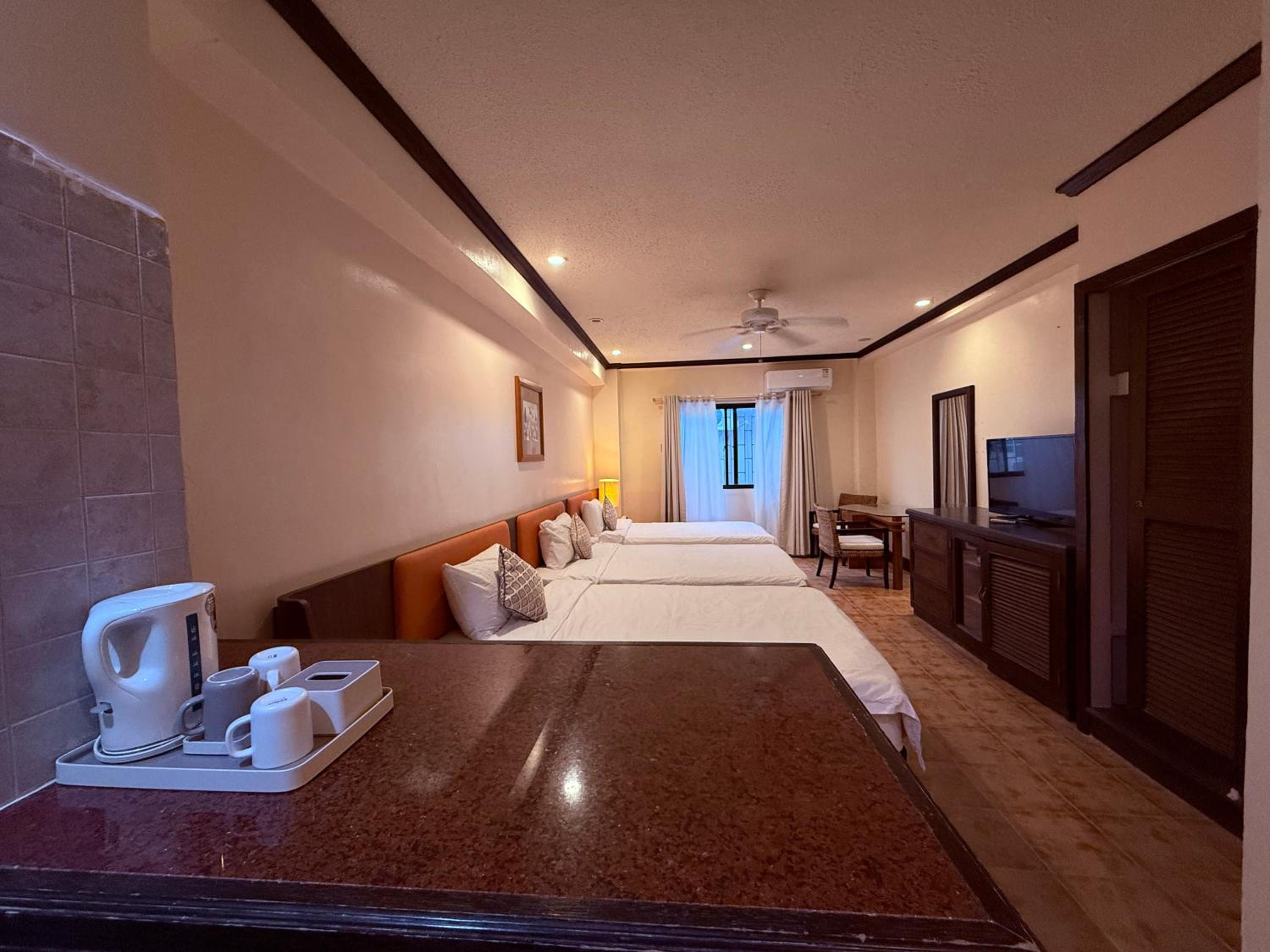 Triple Room with Bathroom - Photo 8