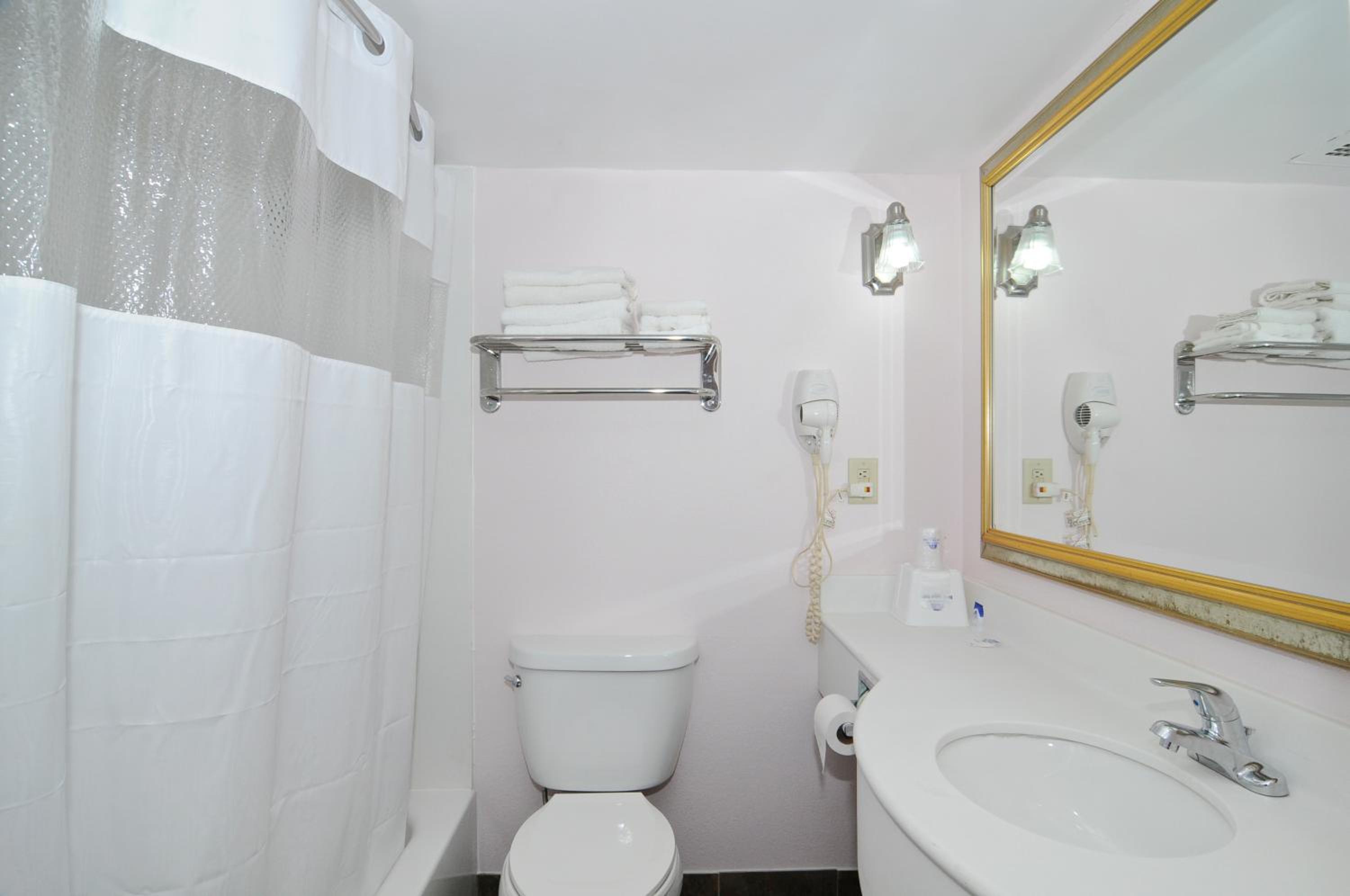 King Room - Disability Access - Non-Smoking - Photo 2