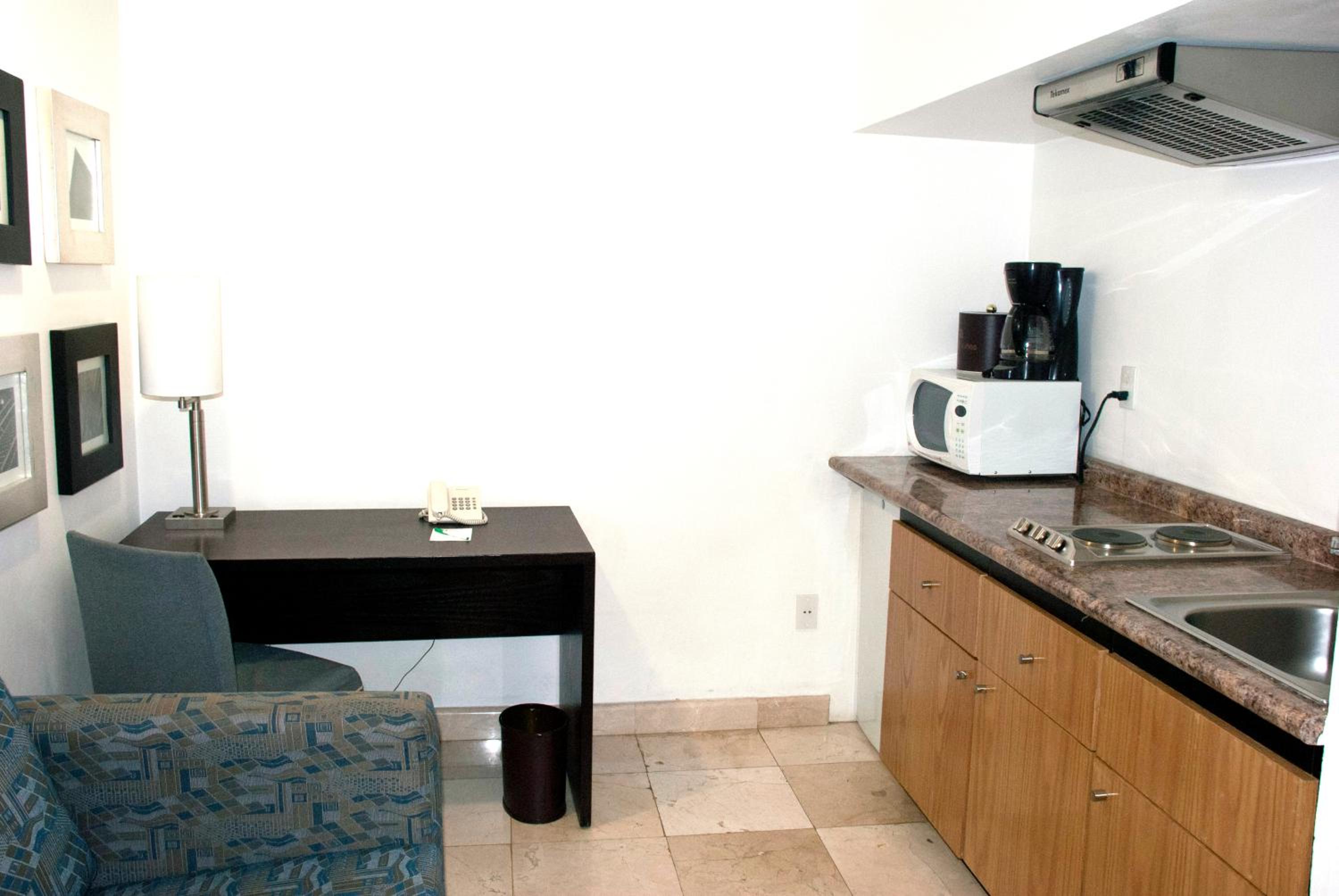 Executive Suite with 1 Kingsize Bed - Photo 5