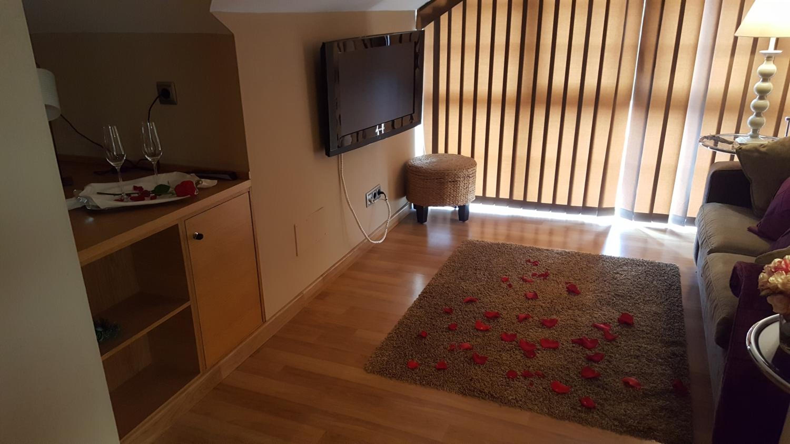 Suite - Photo 37