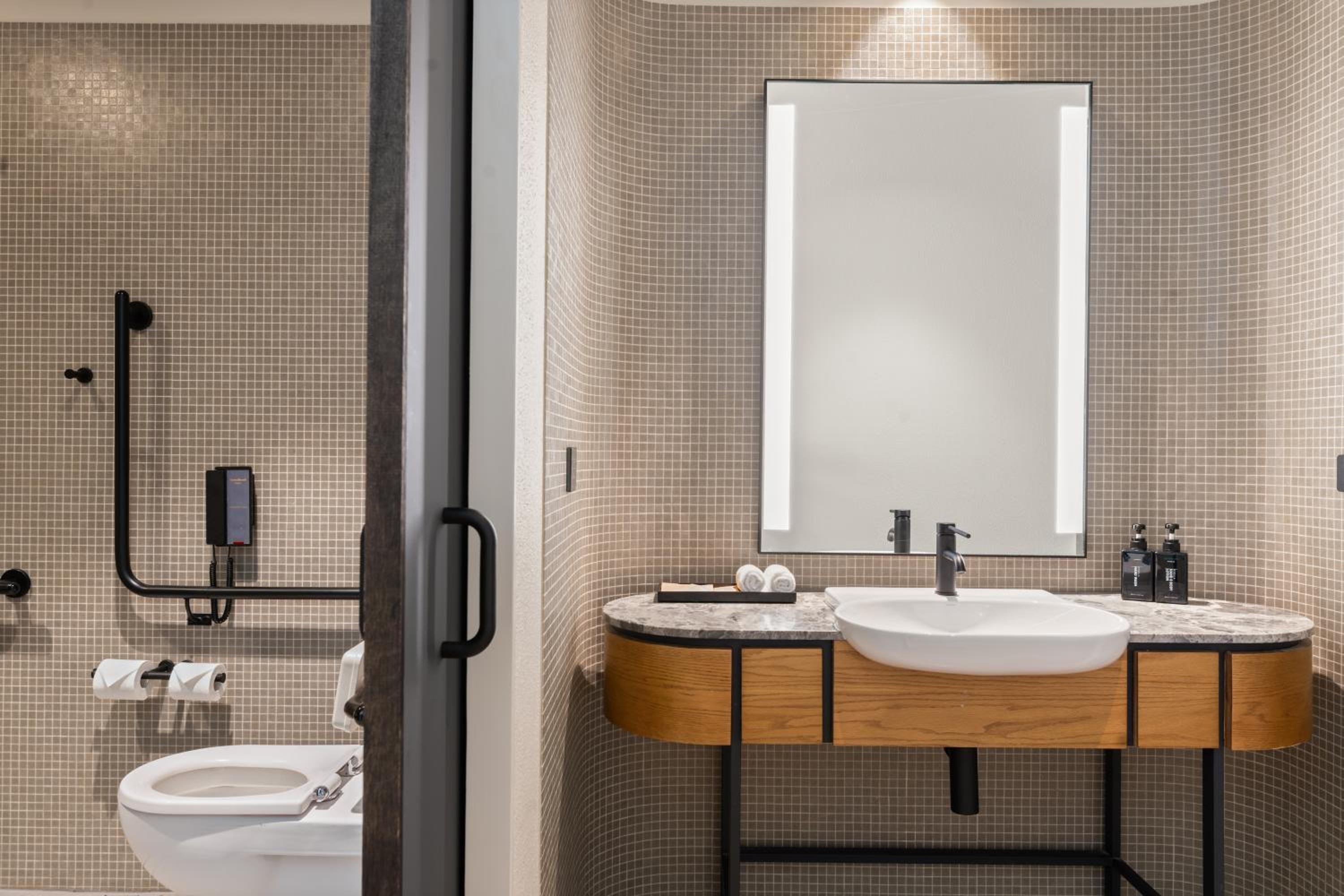 King Room - Disability Access - Photo 6