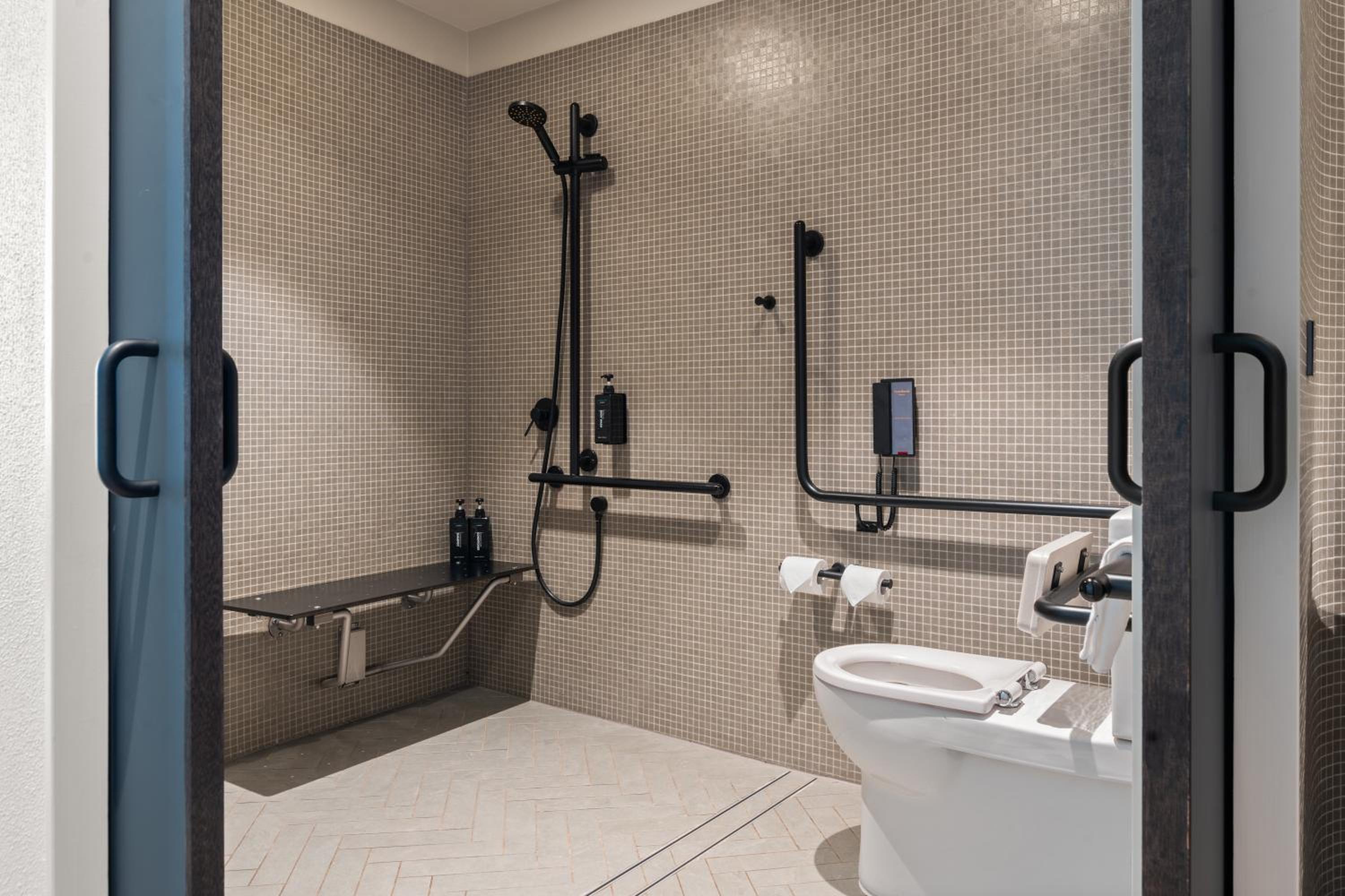 King Room - Disability Access - Photo 7