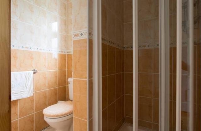 Double Room with Private Bathroom - Photo 4