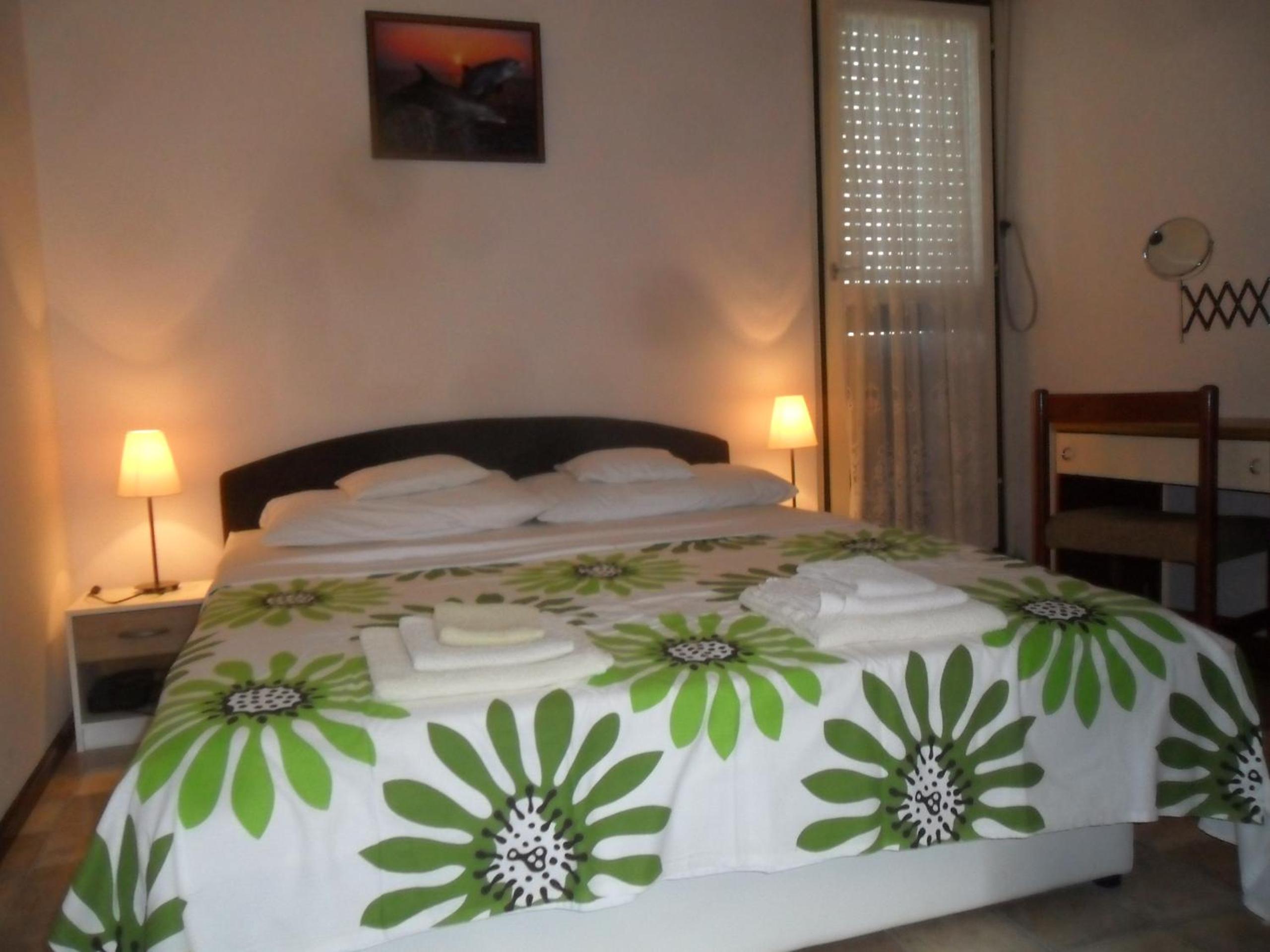 One-Bedroom Apartment with Balcony