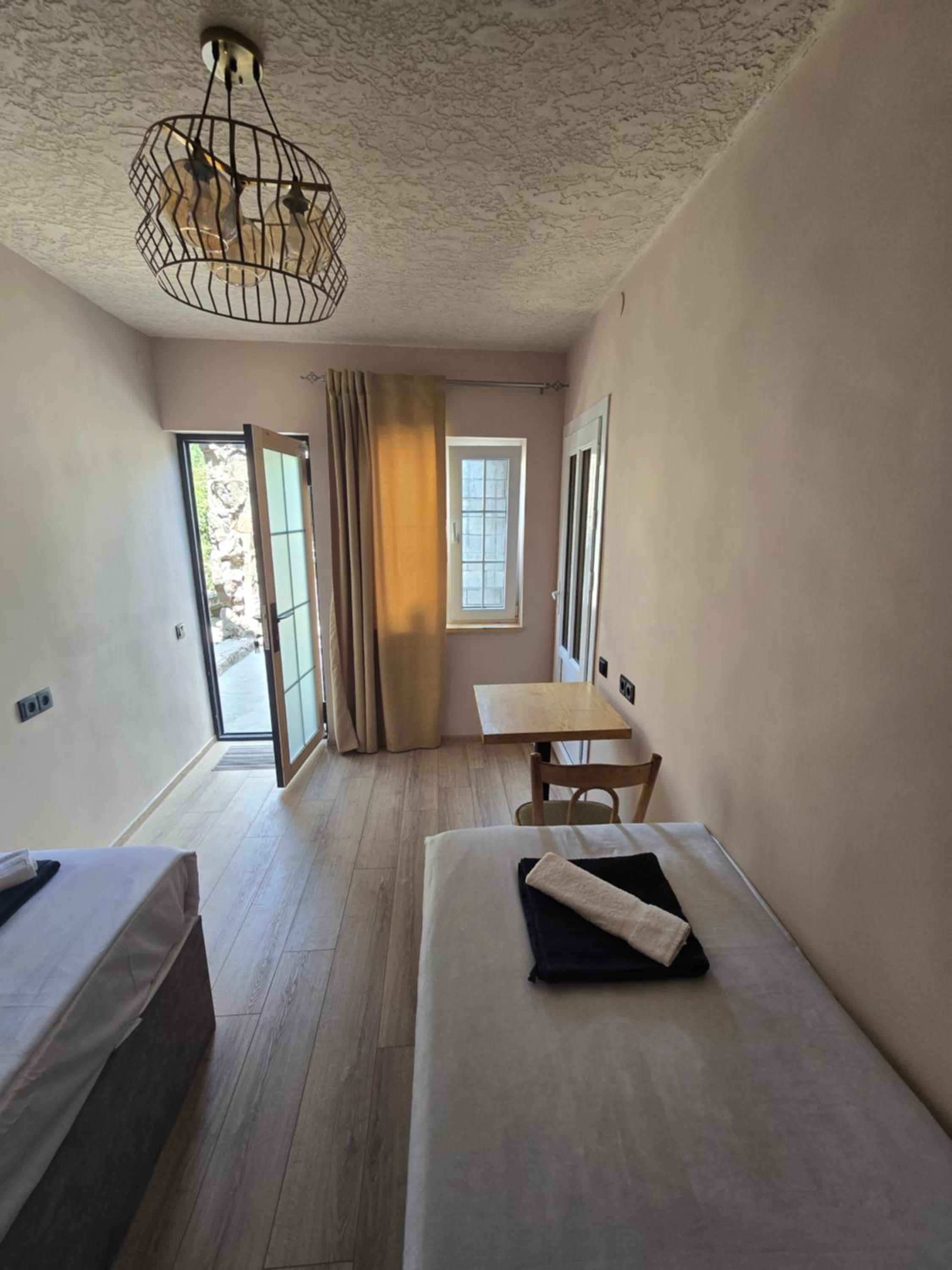 Twin Room with Bathroom photo 2