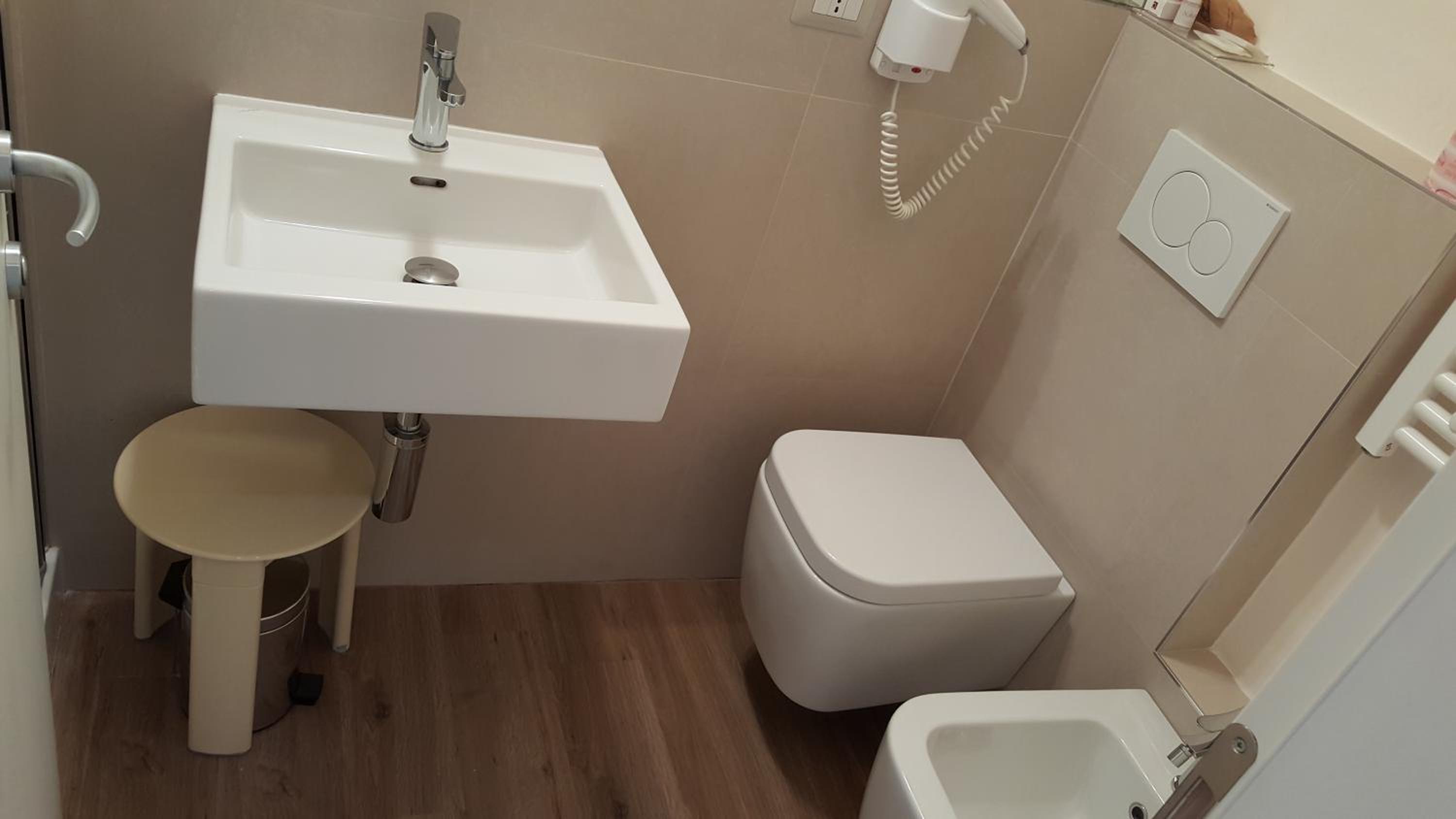 Deluxe Double or Twin Room - Photo 15