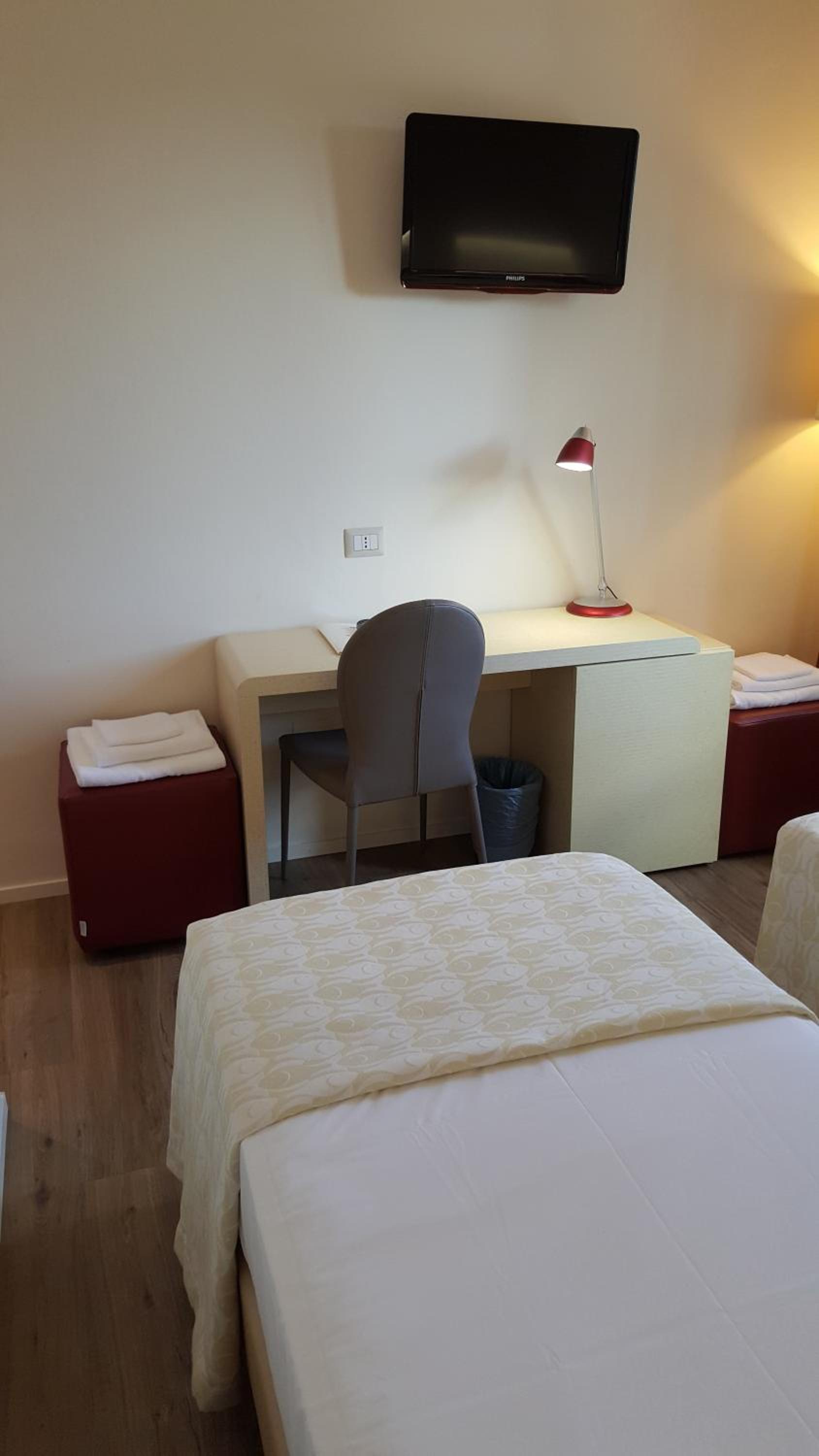 Superior Double or Twin Room - Photo 12