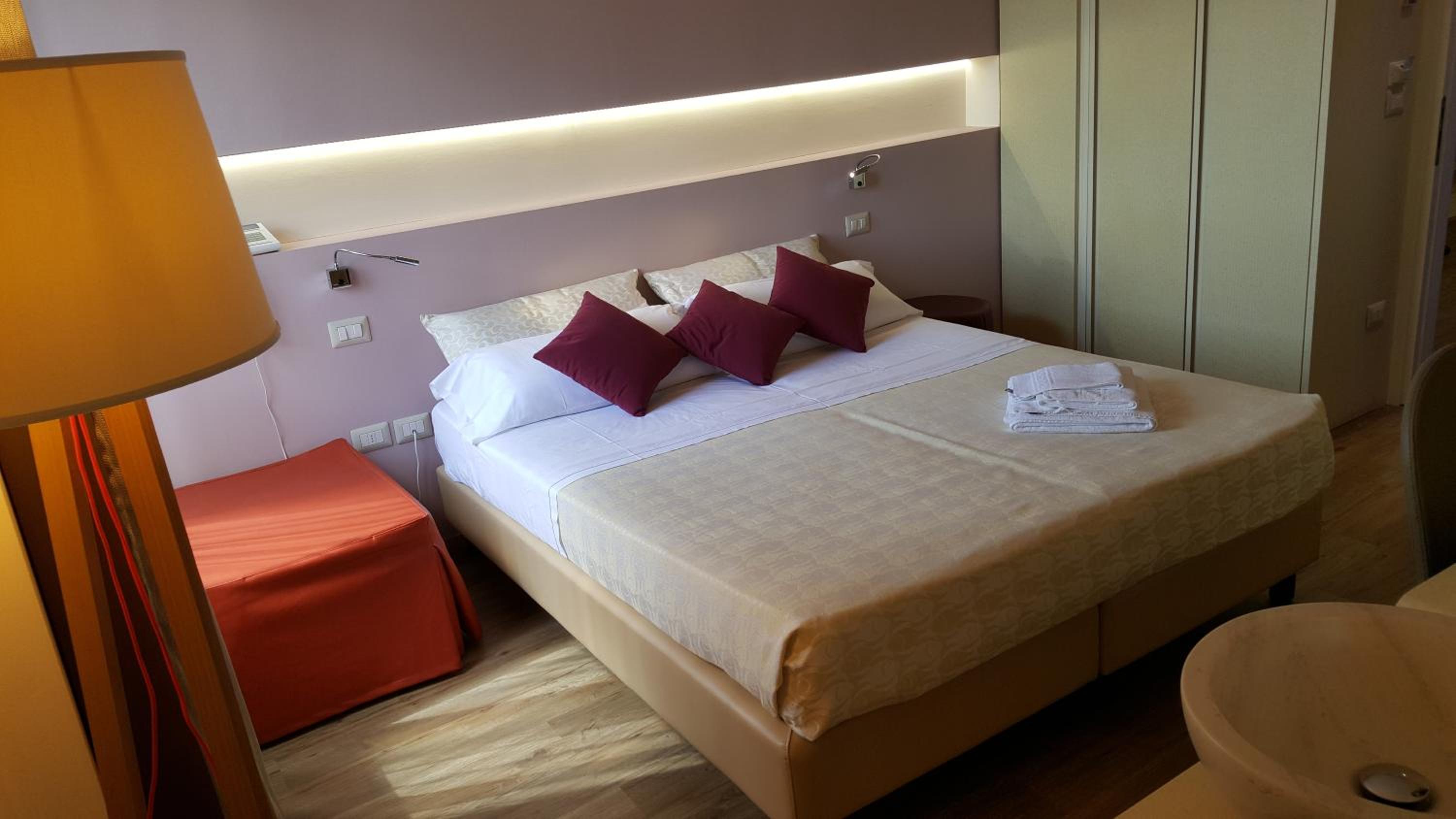 Deluxe Double or Twin Room - Photo 17