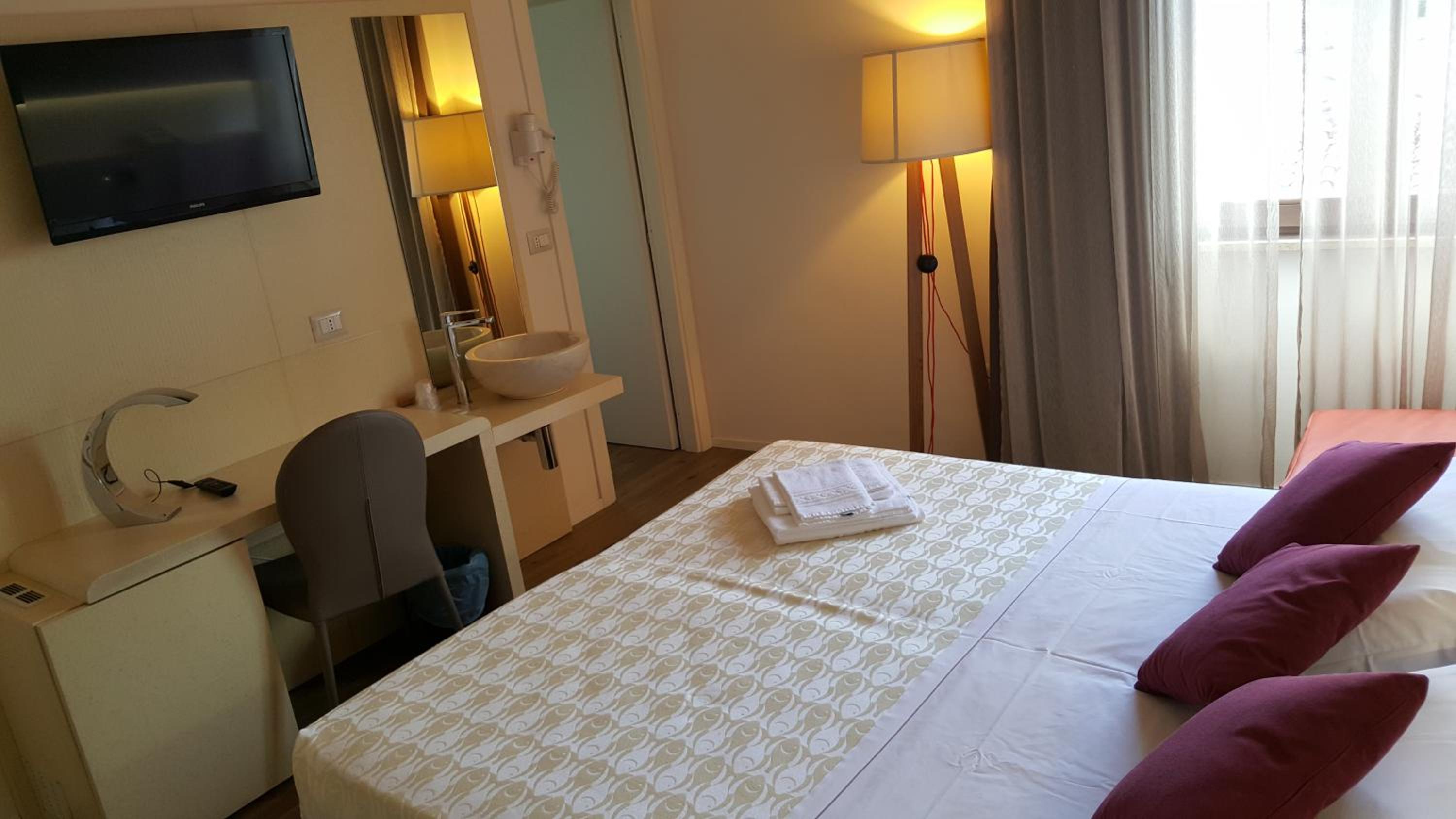 Superior Double or Twin Room - Photo 23