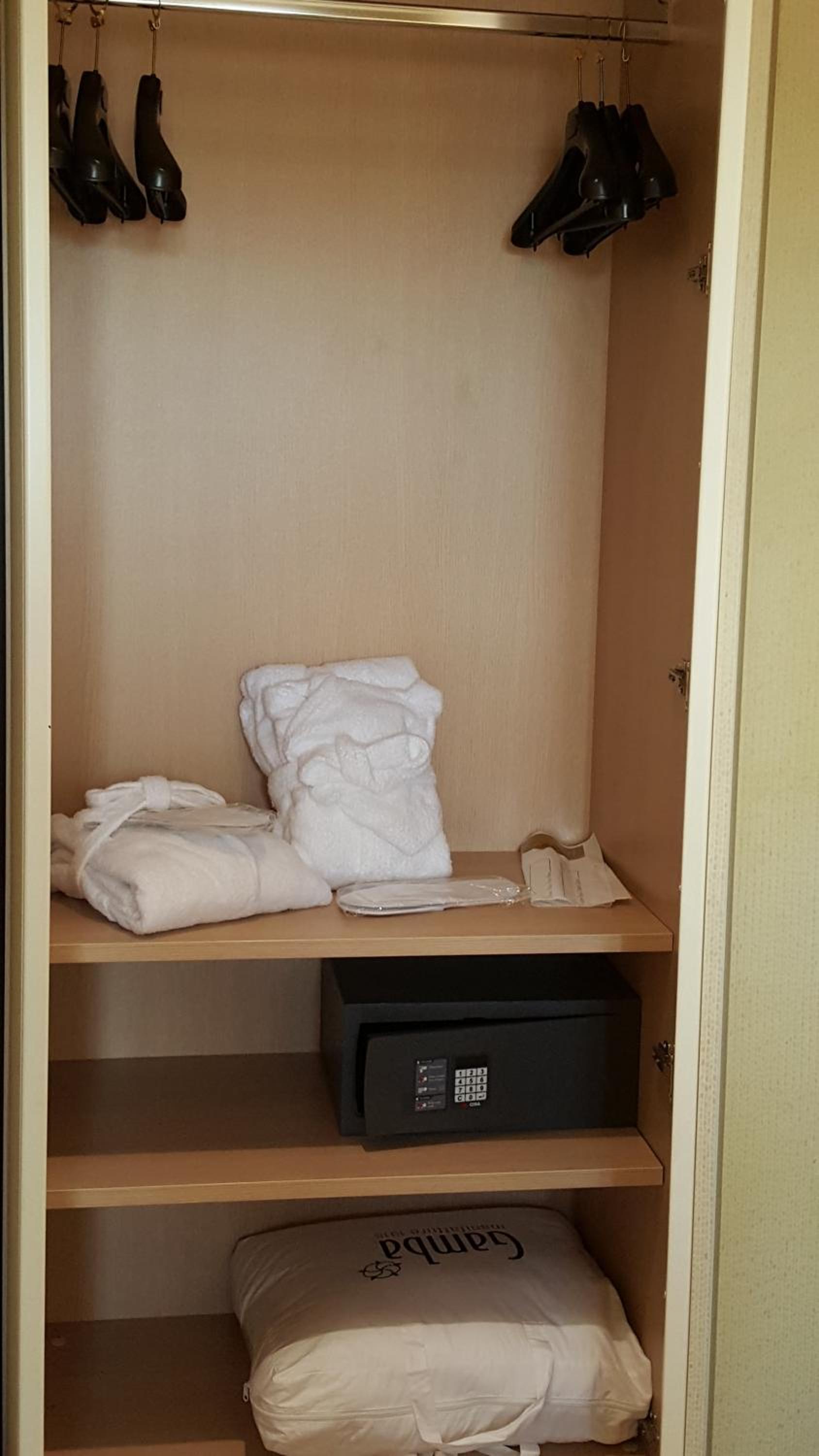 Superior Double or Twin Room - Photo 17