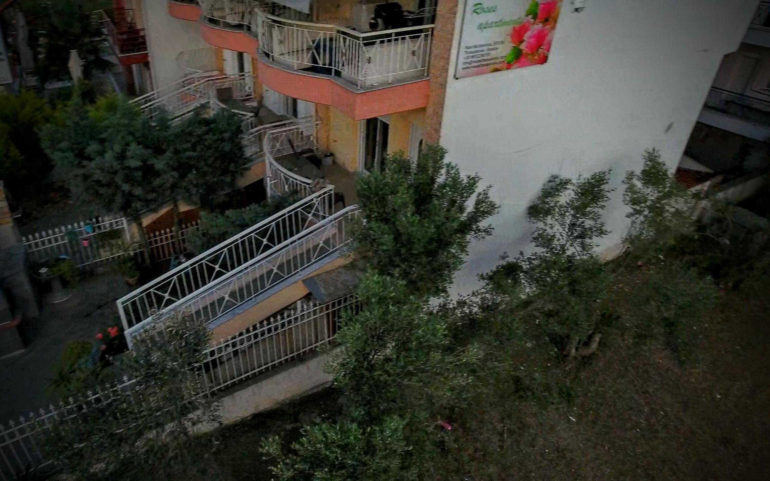 Apartment - Split Level - Photo 3