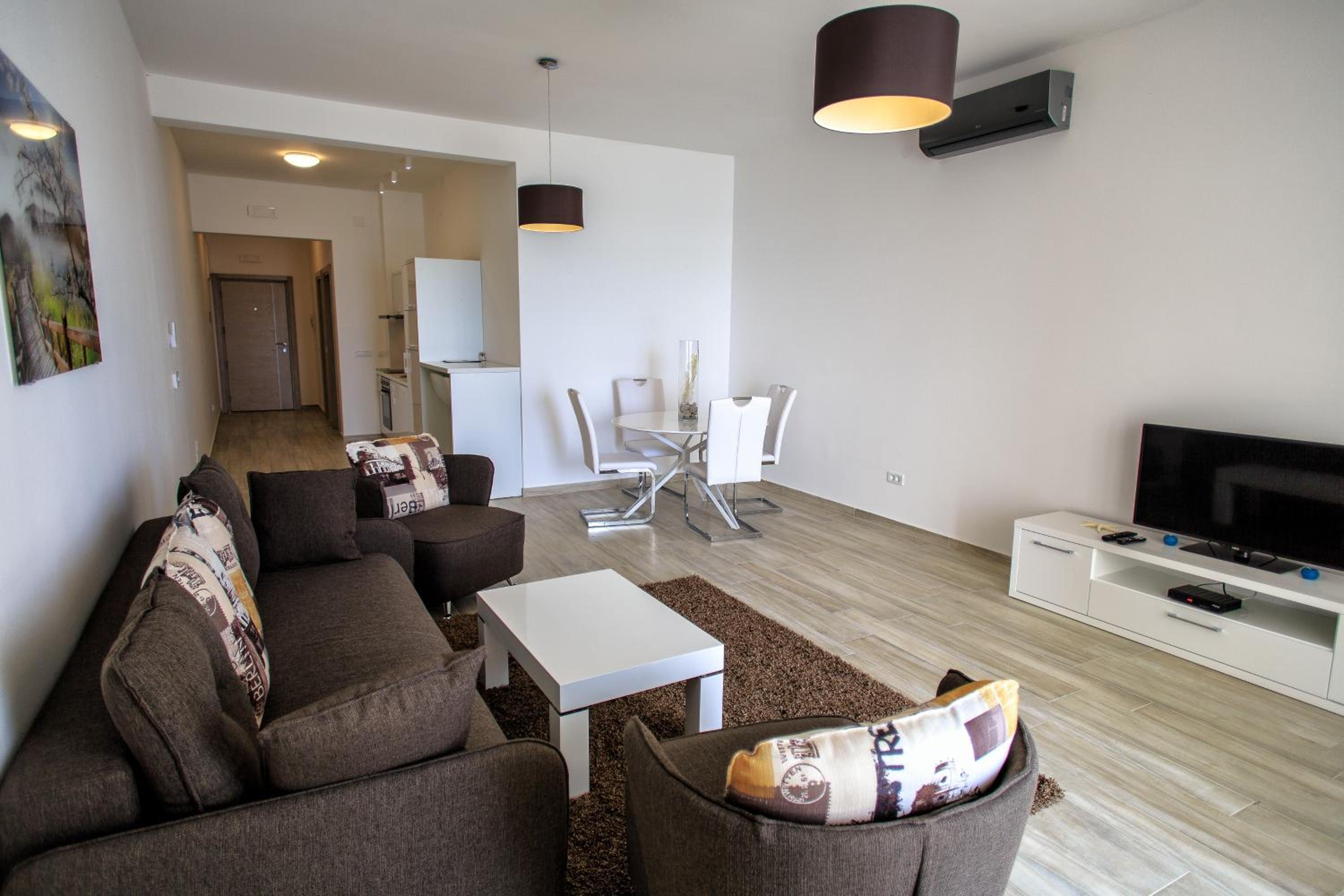 Apartment with Terrace - Photo 1