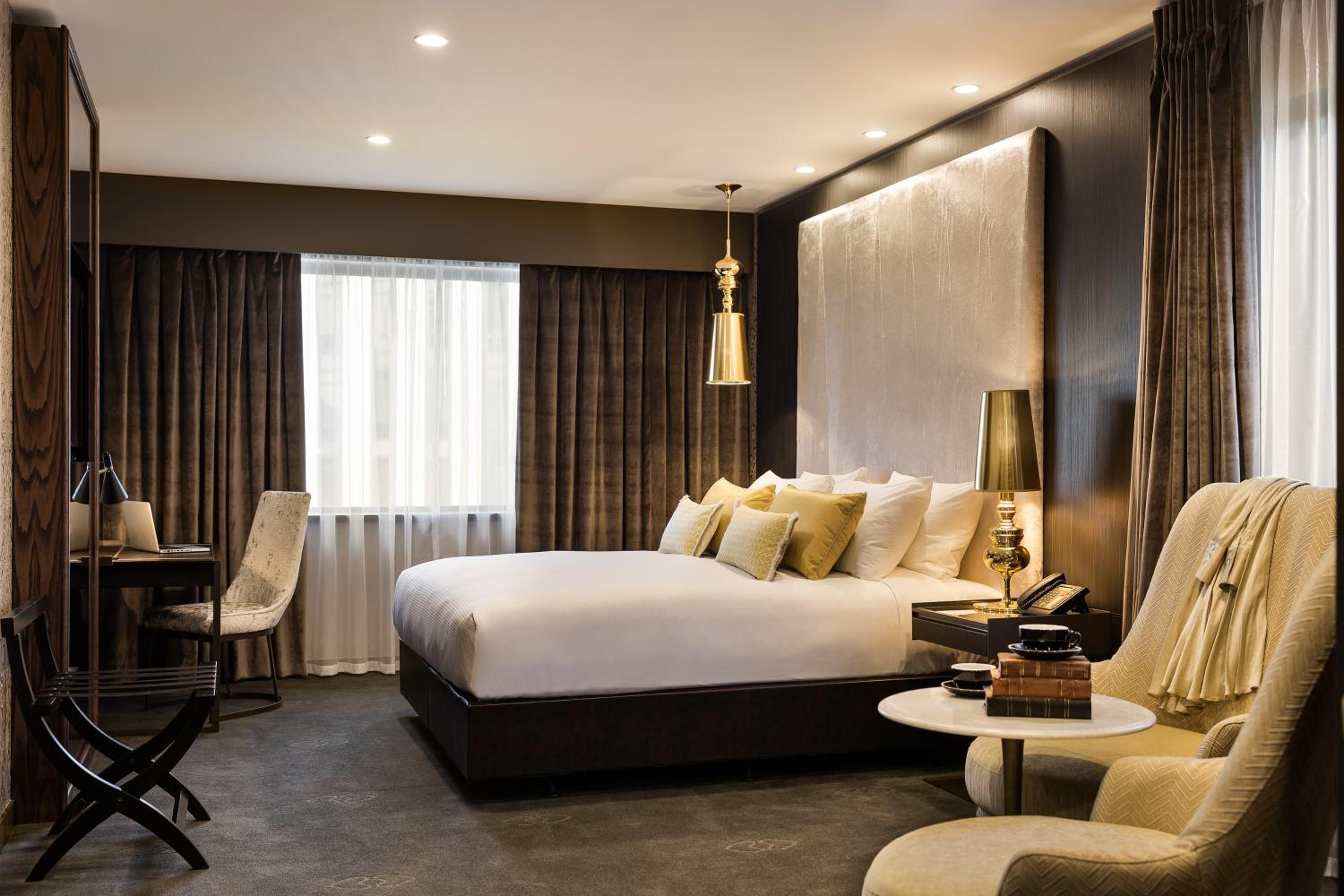 Junior King Suite With City View photo 1