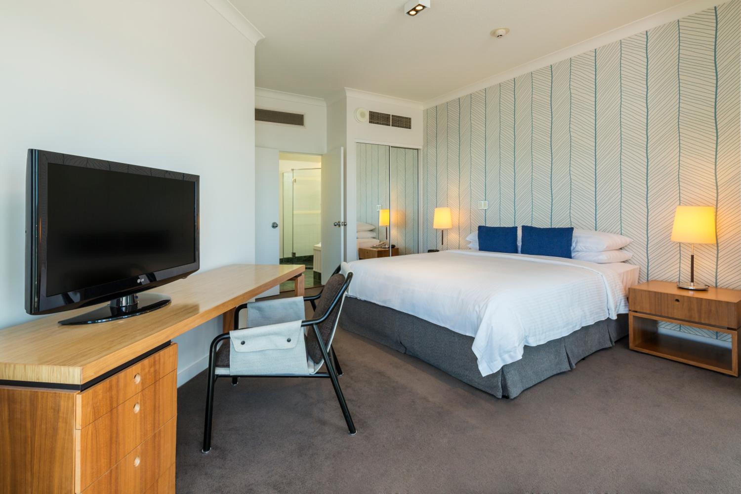 One-Bedroom Suite - Photo 14