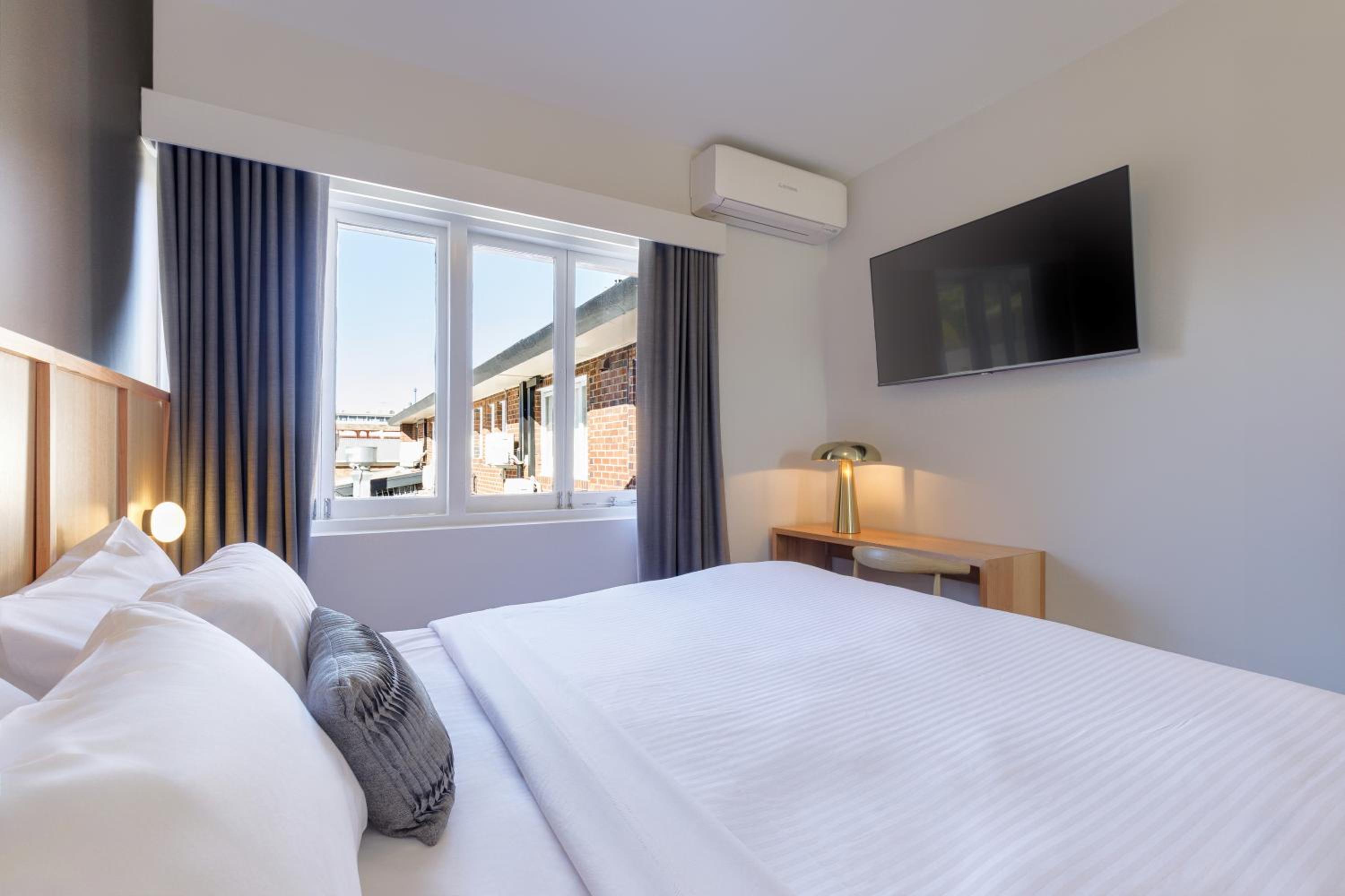 Deluxe King Room photo 2