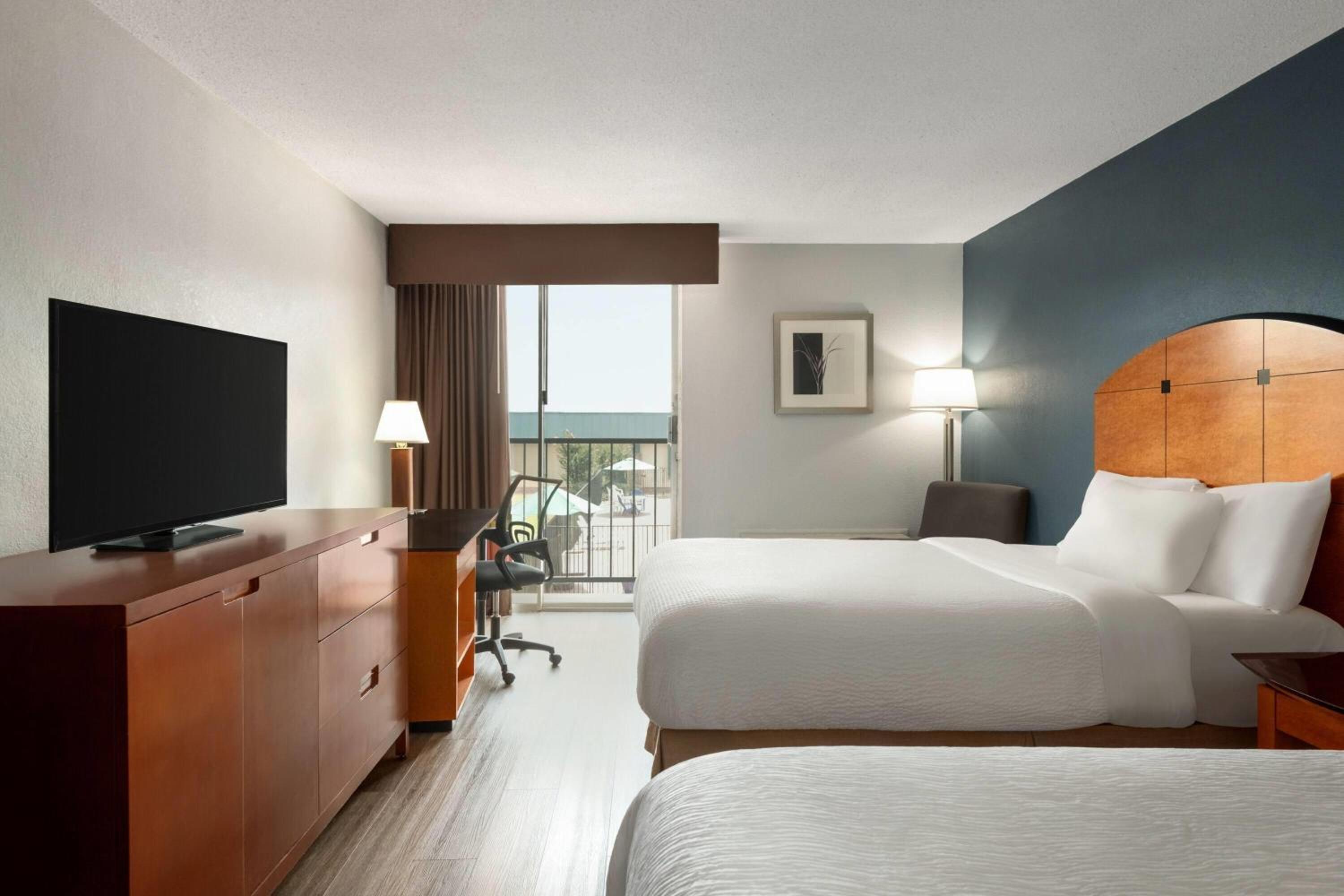 Double Room with Two Double Beds - Non-Smoking photo 3