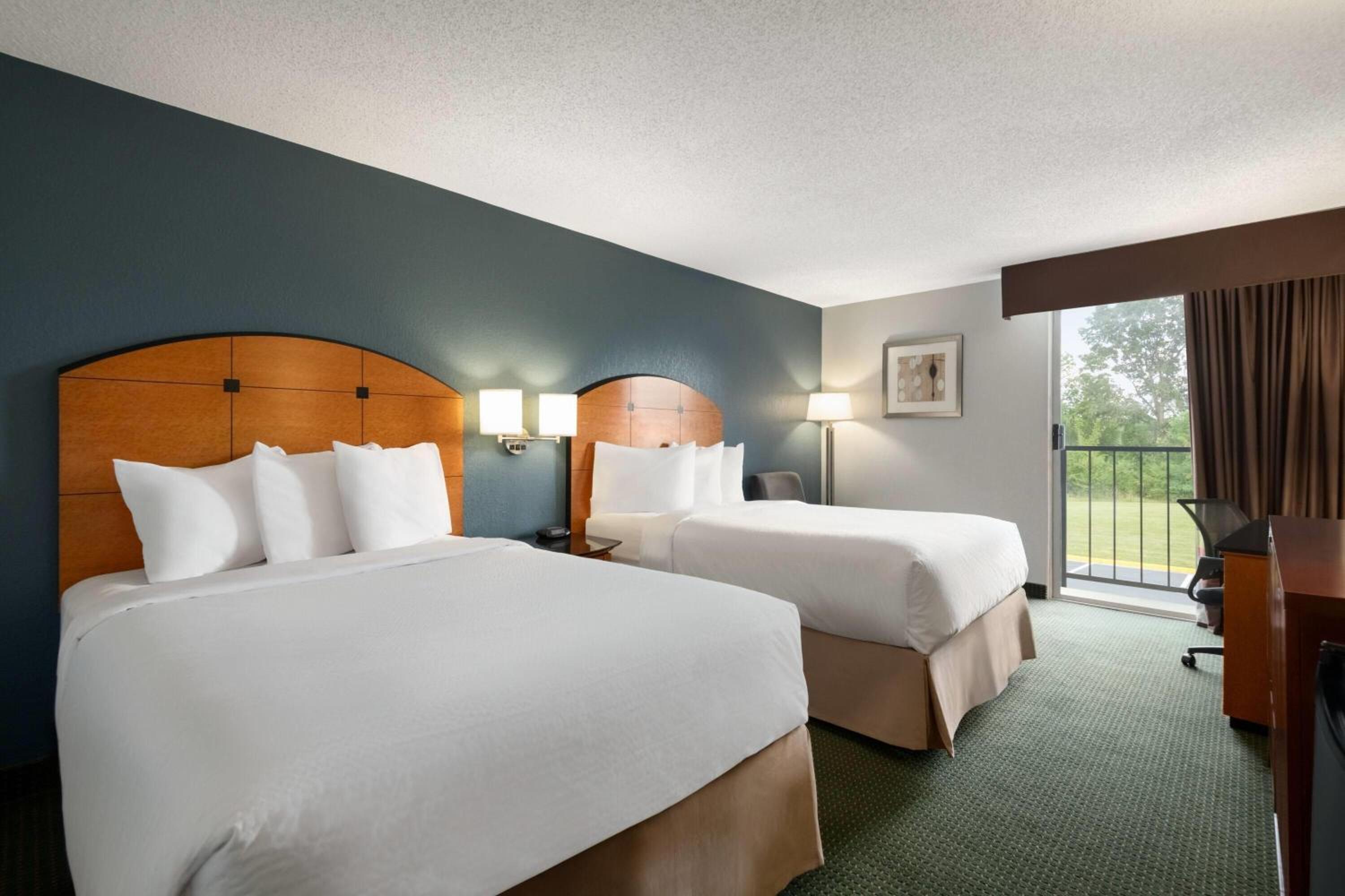 Queen Room with Two Queen Beds - Non-Smoking photo 1