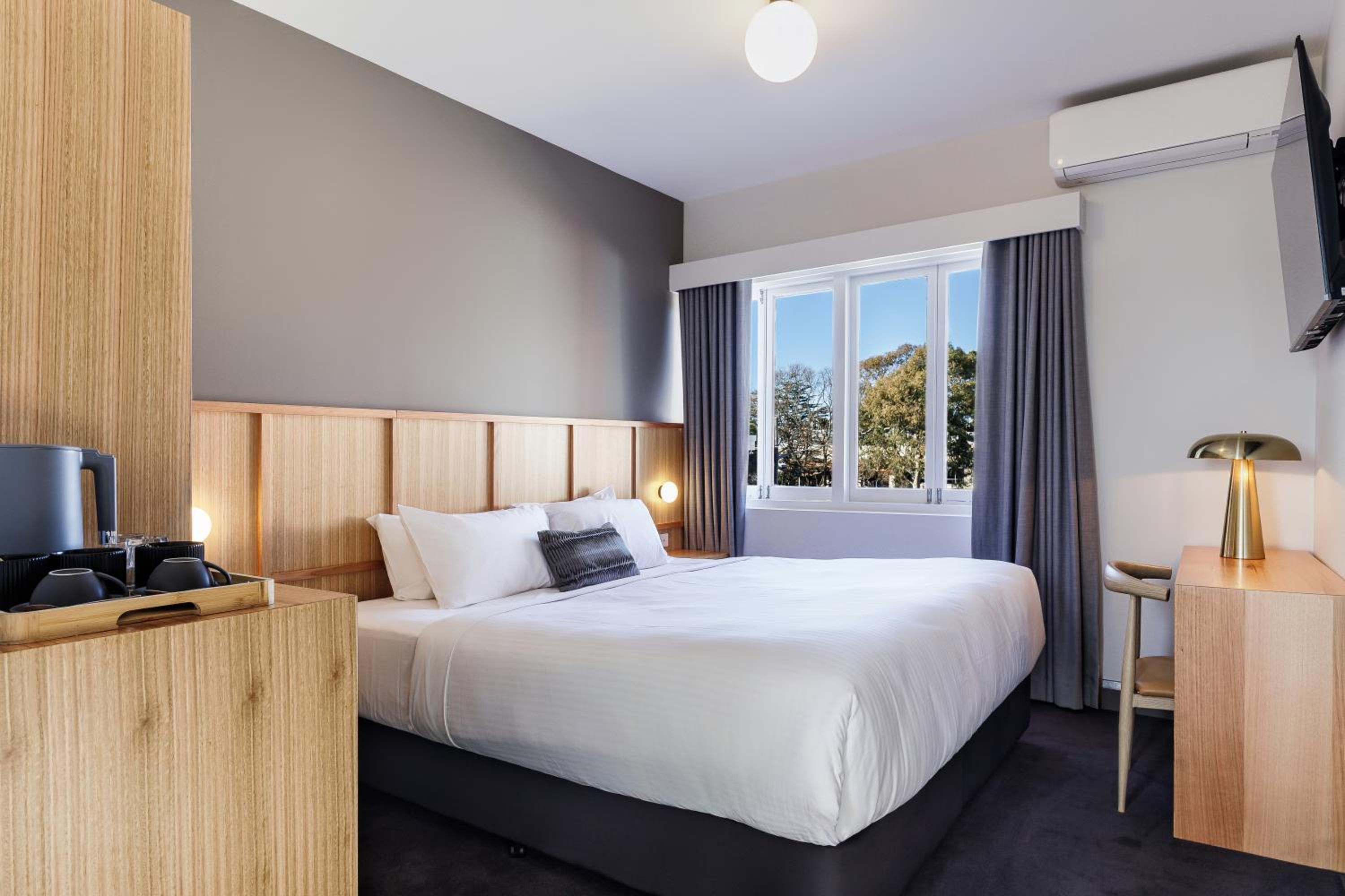 Deluxe King Room photo 1