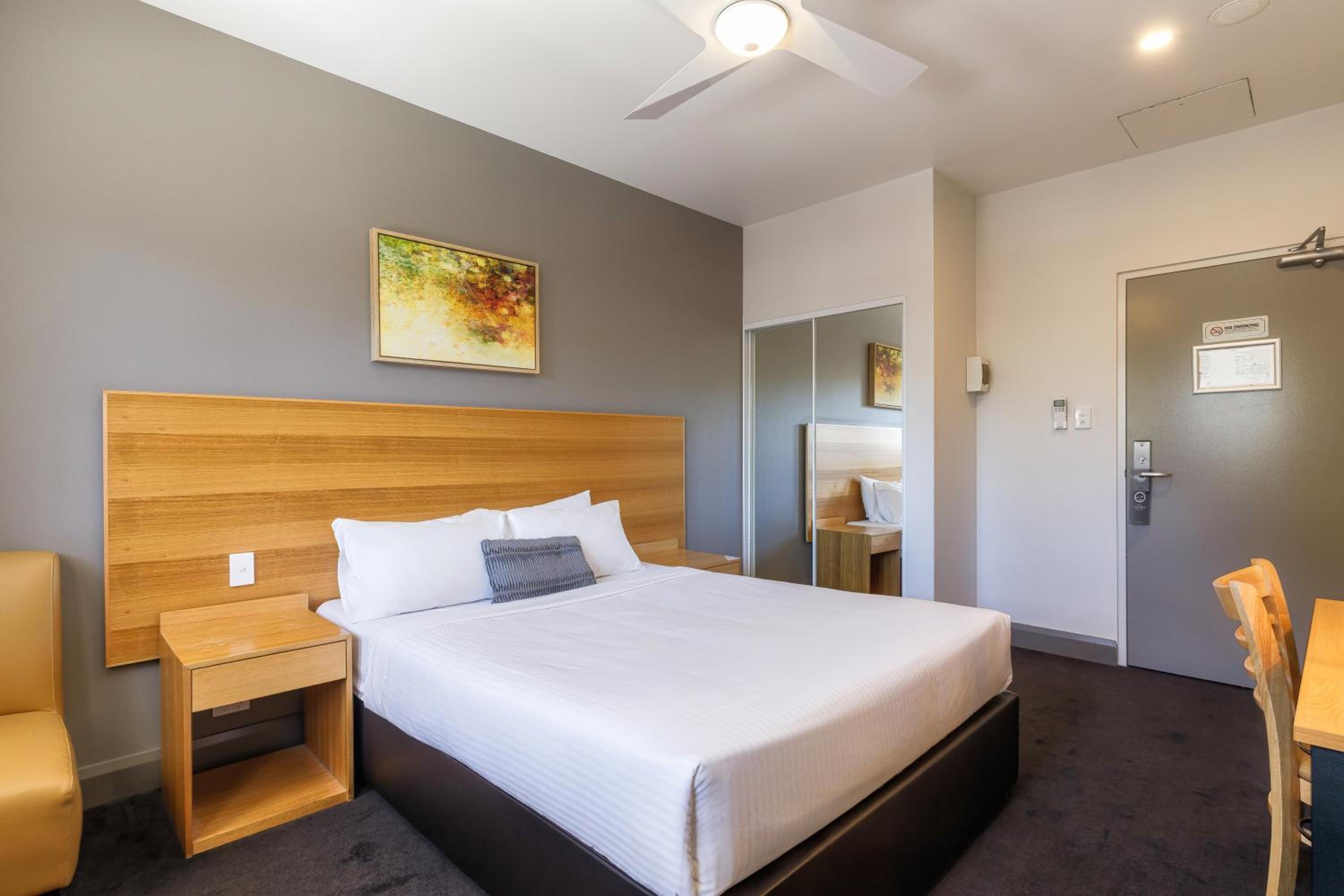 Deluxe Queen Room photo 2