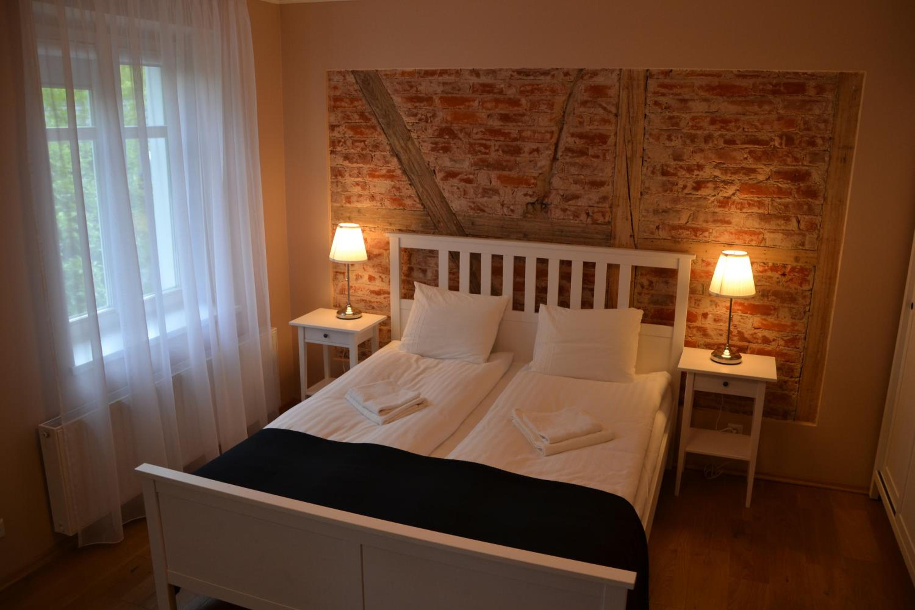 Double Room with Balcony - Photo 3