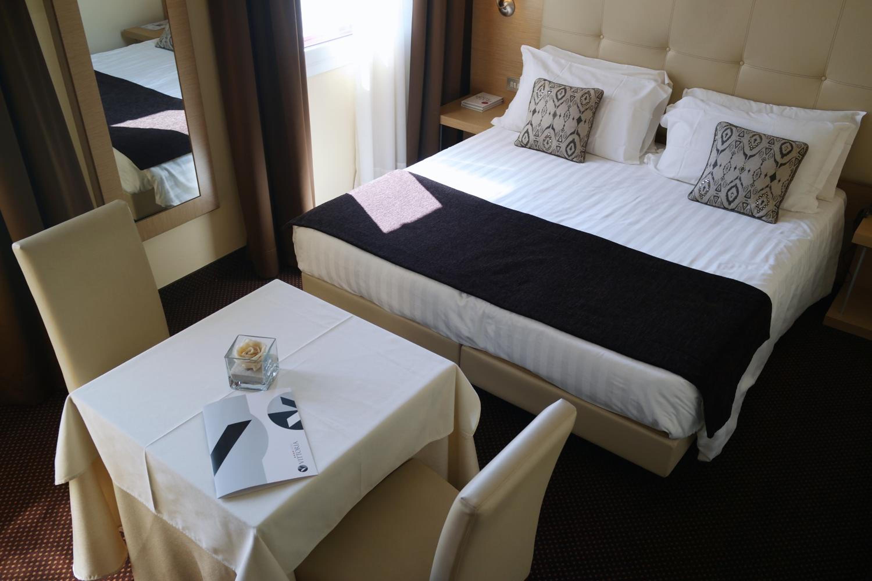 Double or Twin Room - Photo 9