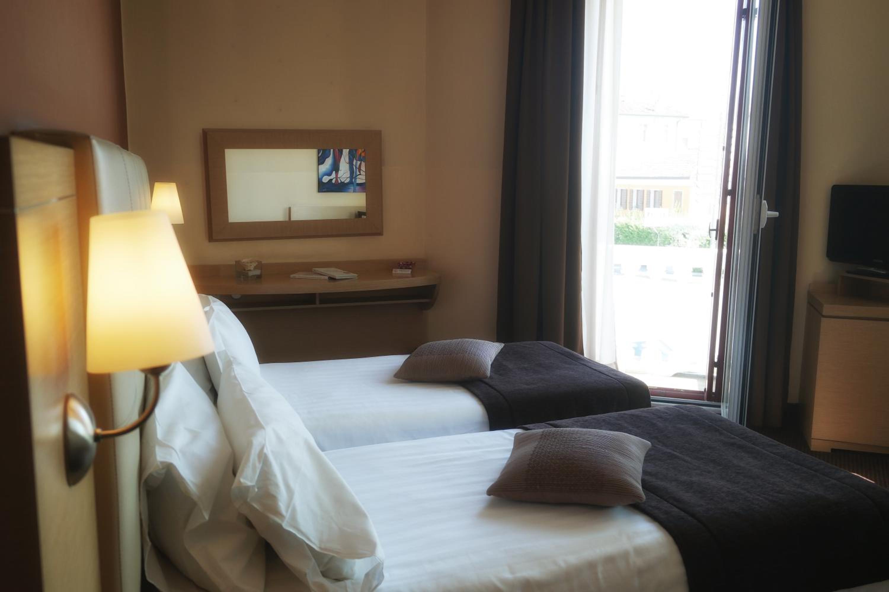 Double or Twin Room - Photo 4